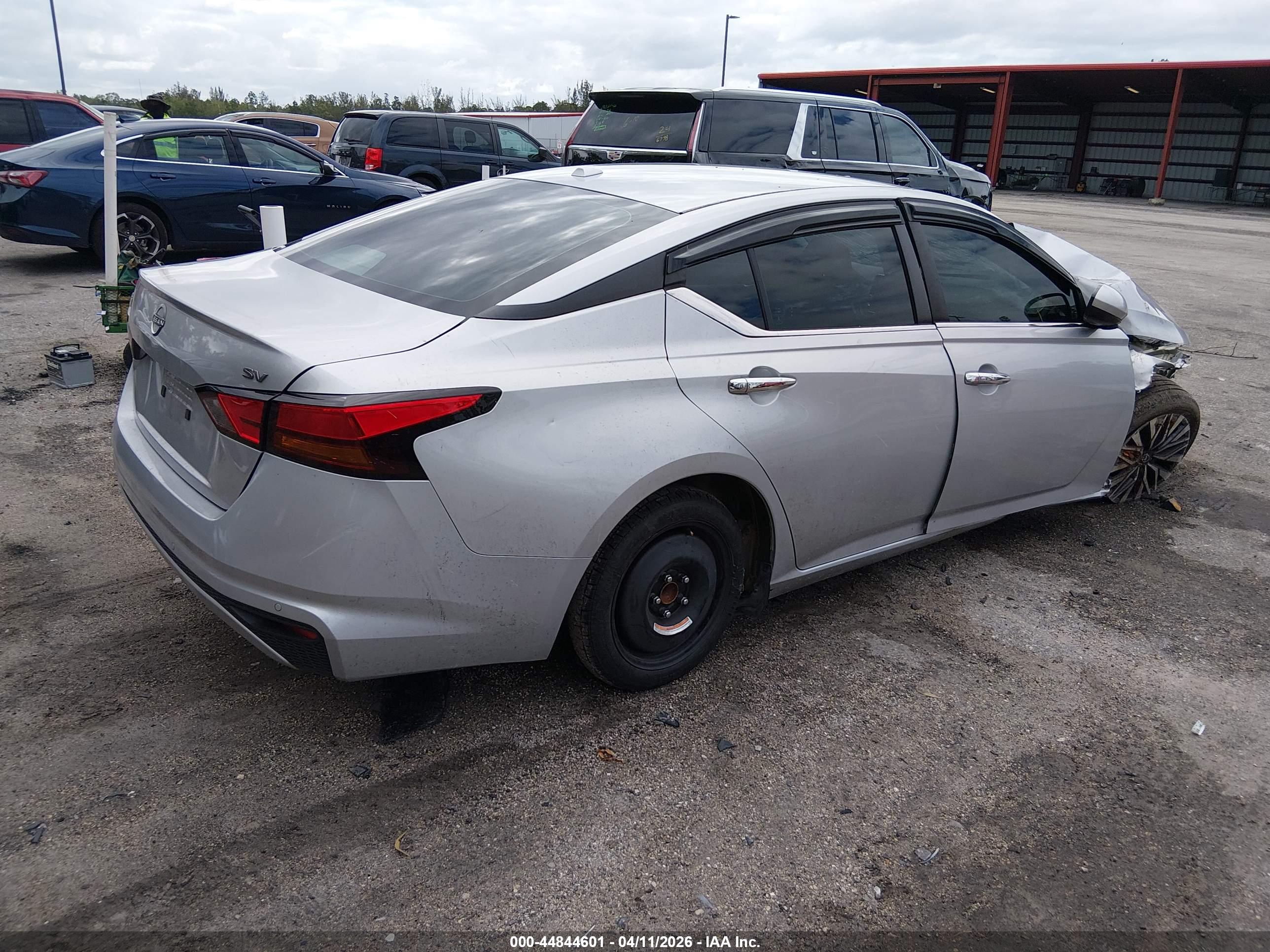 NISSAN ALTIMA image 4