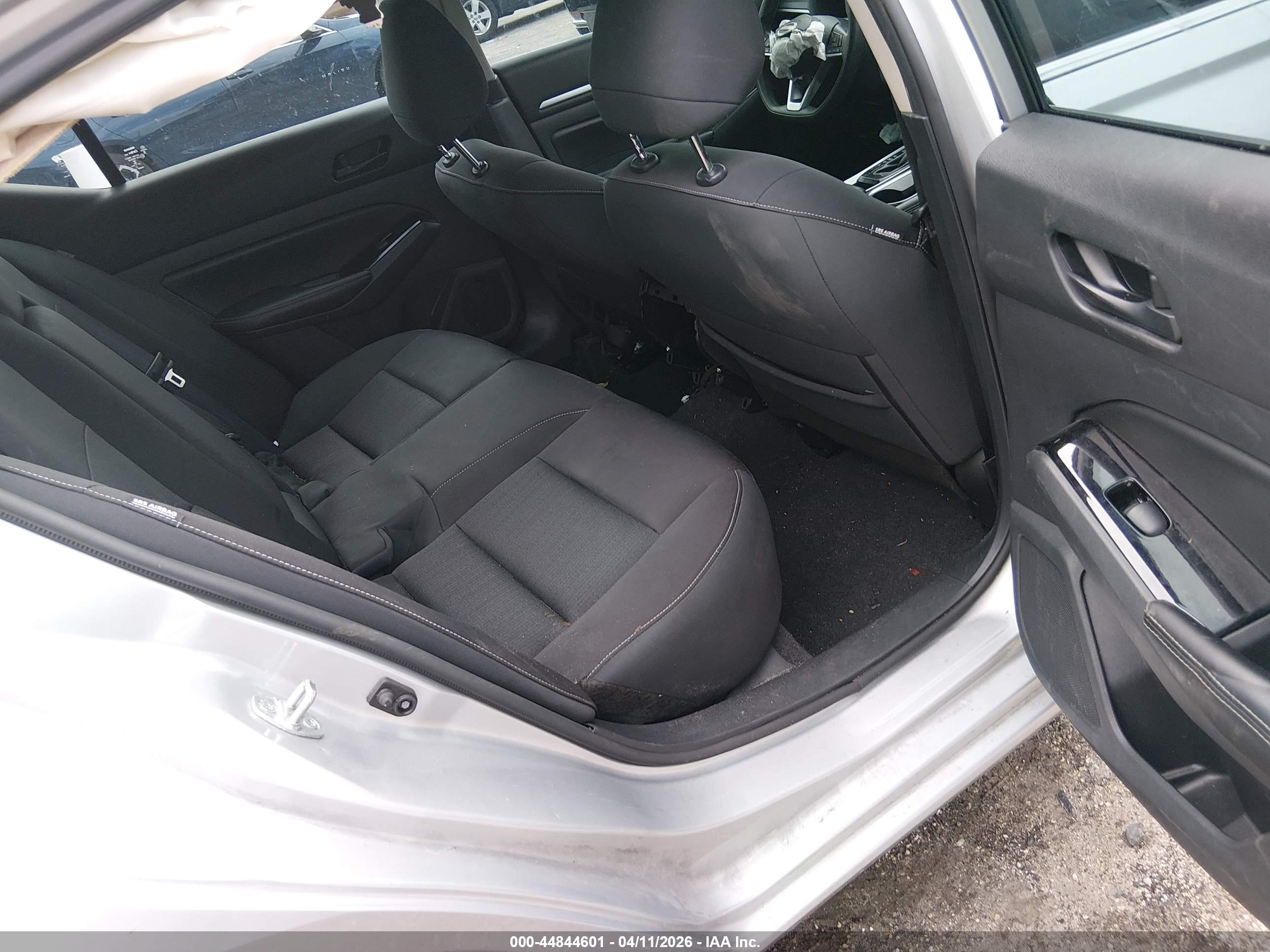NISSAN ALTIMA image 8