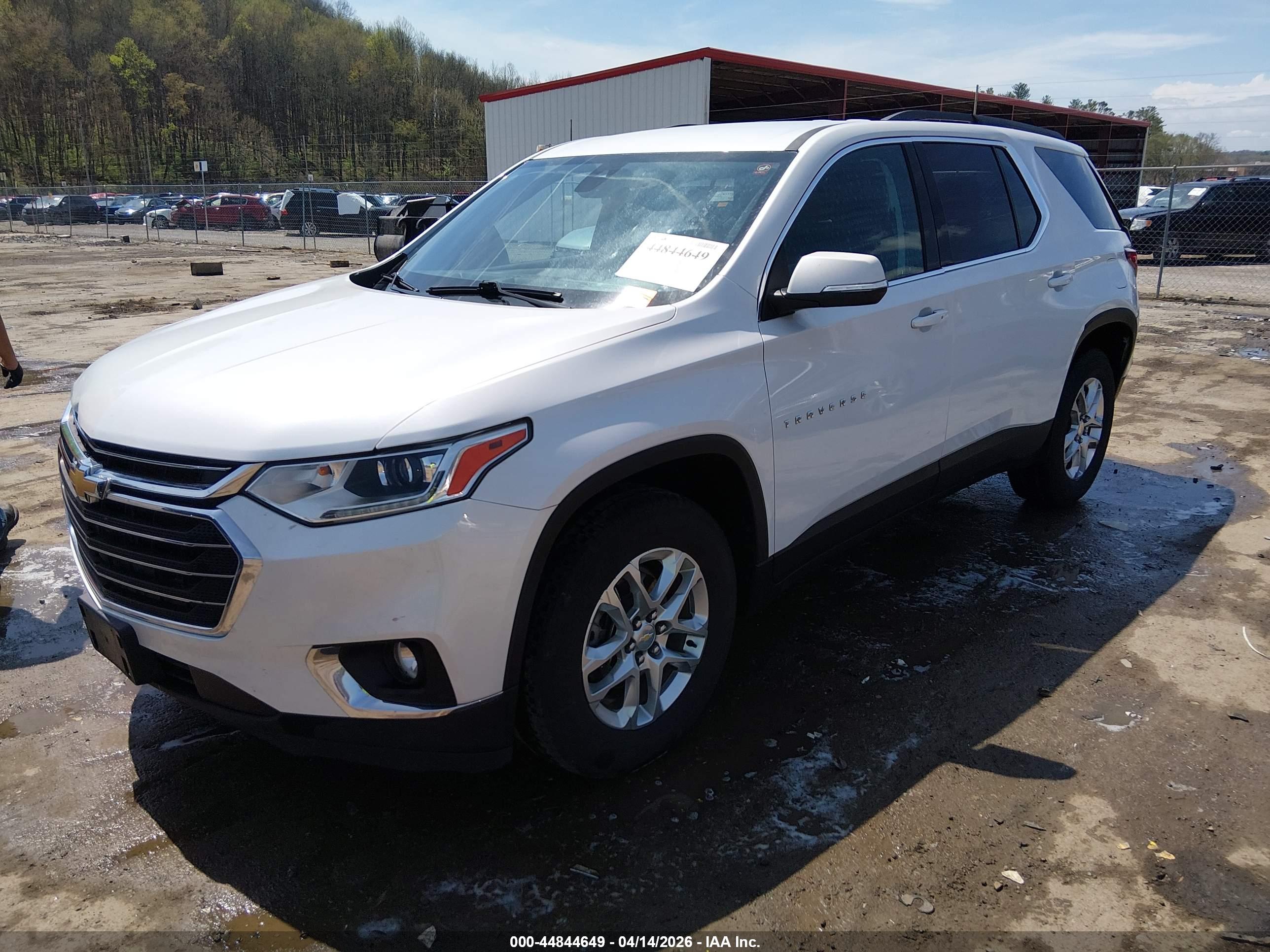 CHEVROLET TRAVERSE image 2