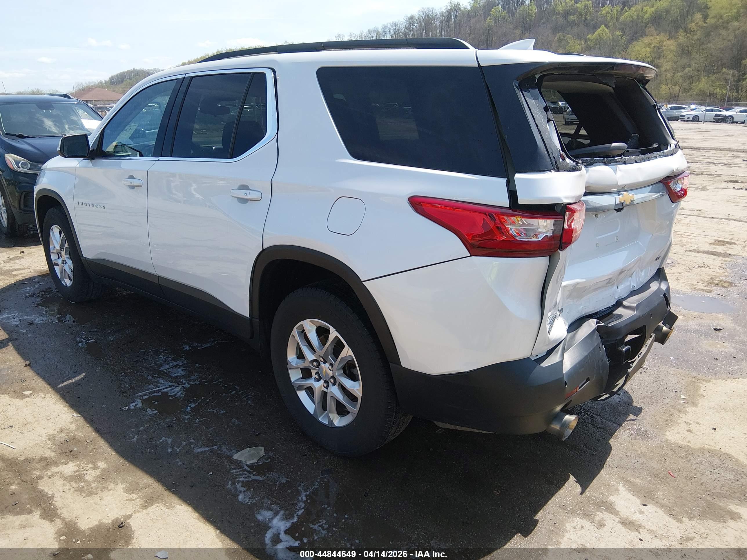 CHEVROLET TRAVERSE image 3