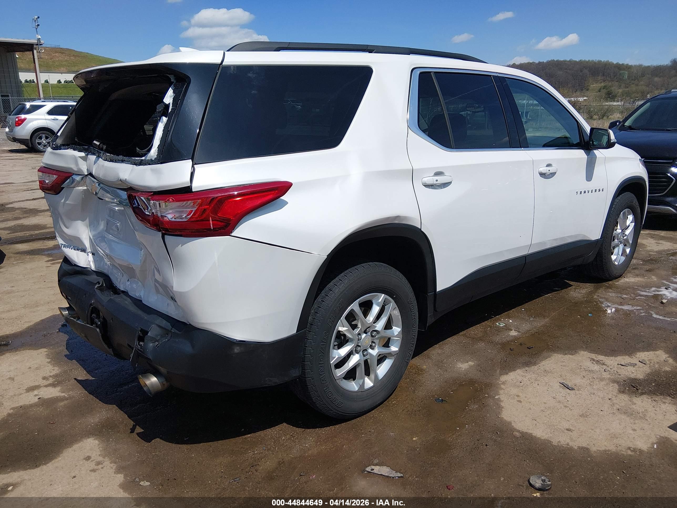 CHEVROLET TRAVERSE image 4