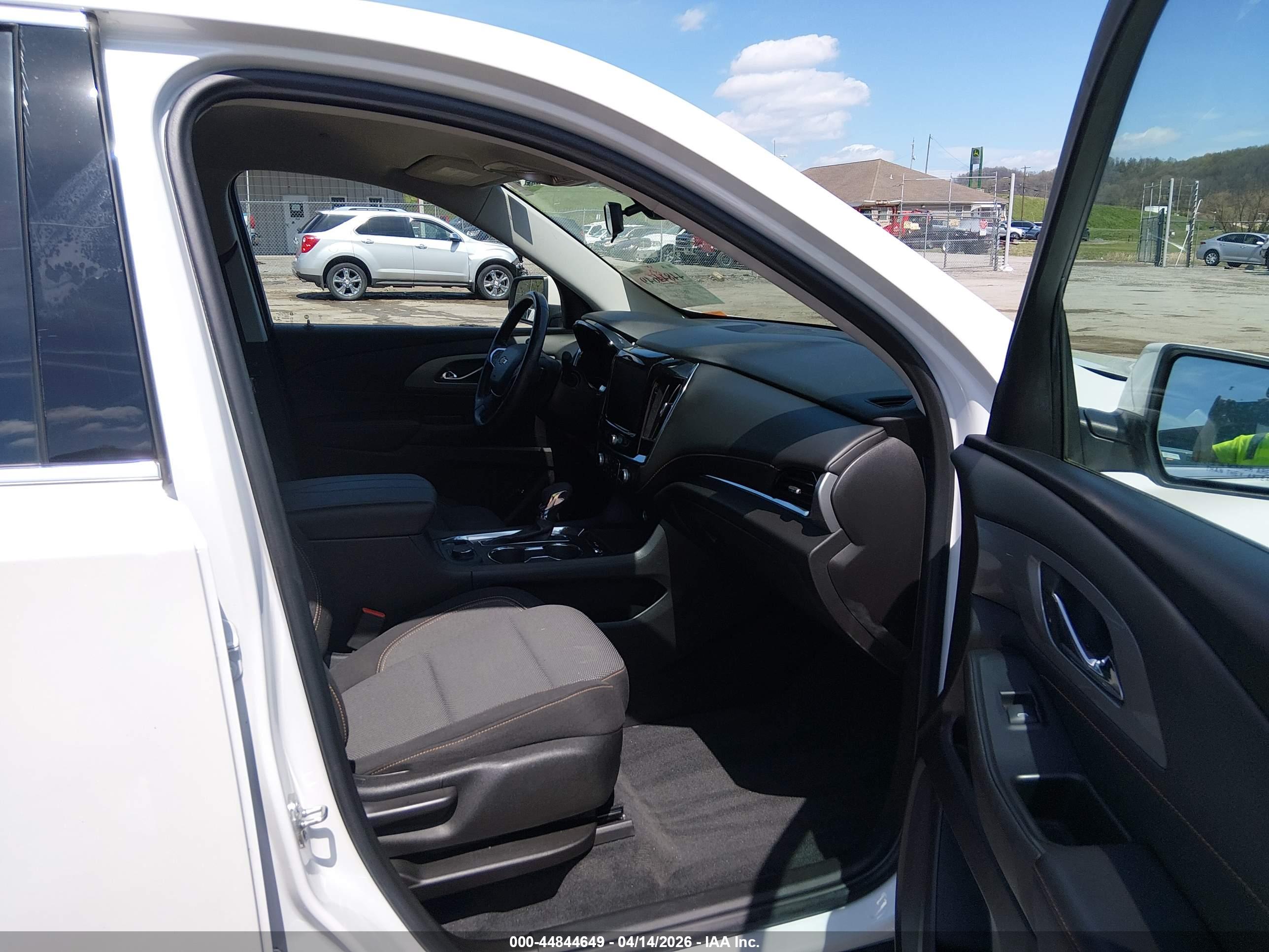 CHEVROLET TRAVERSE image 5