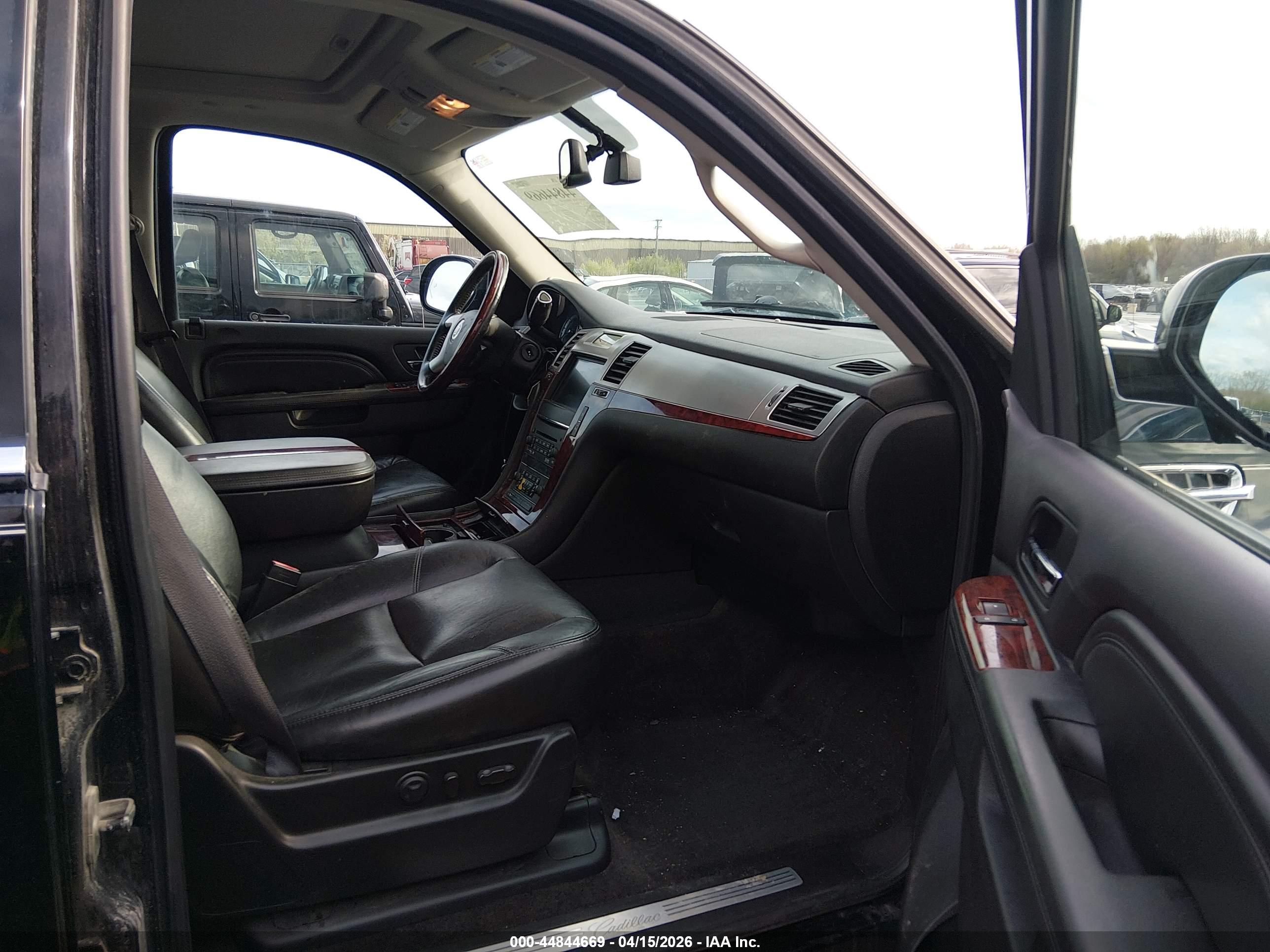 CADILLAC ESCALADE image 5