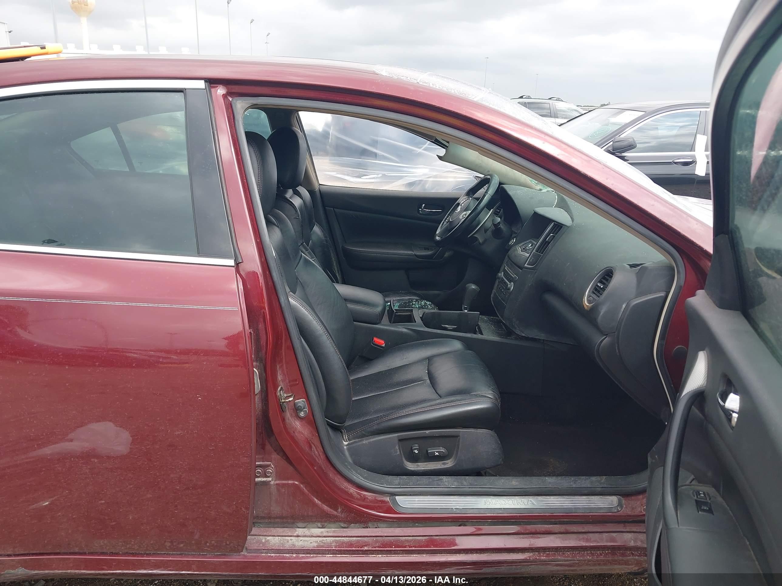 NISSAN MAXIMA image 5