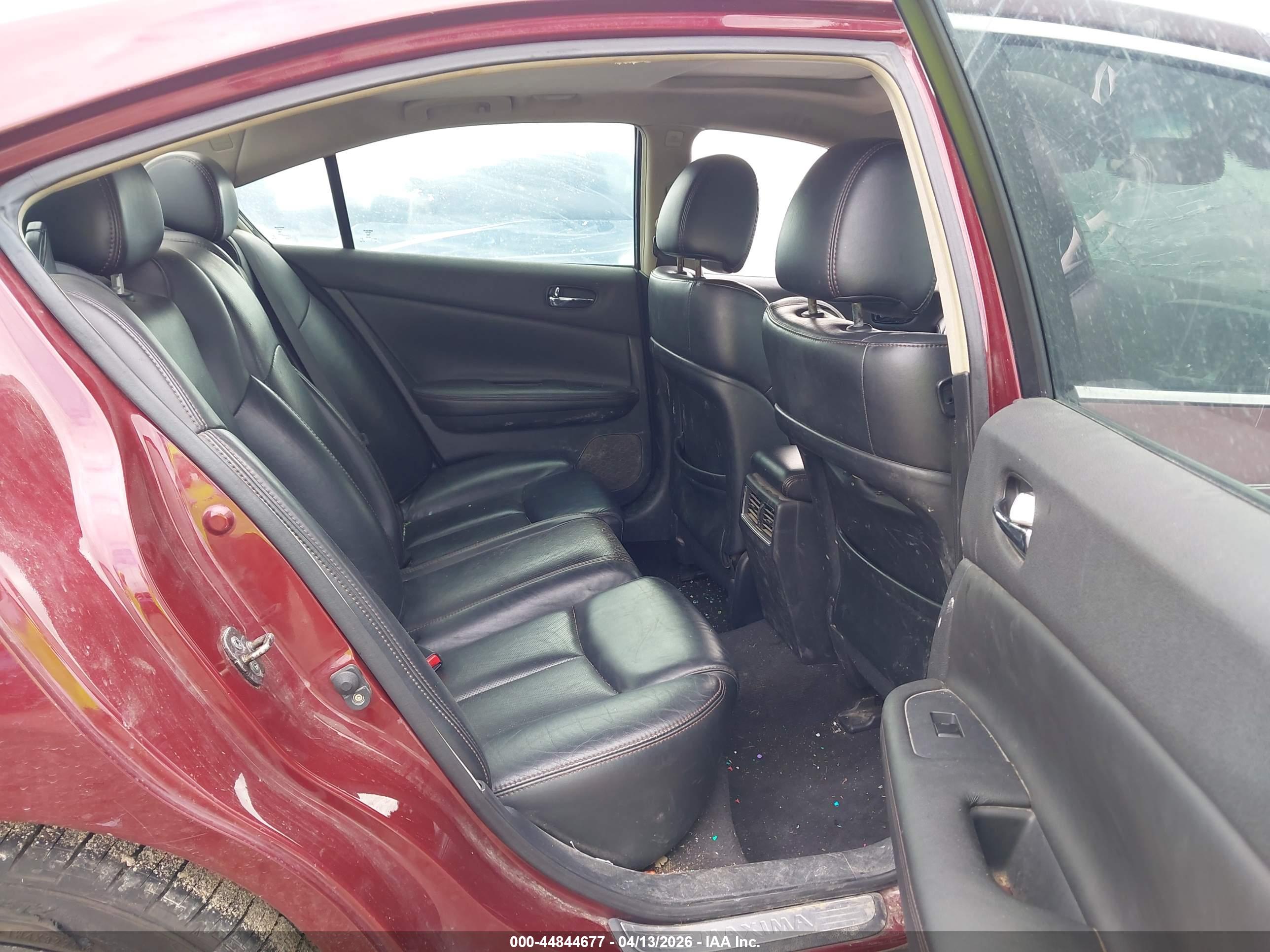 NISSAN MAXIMA image 8