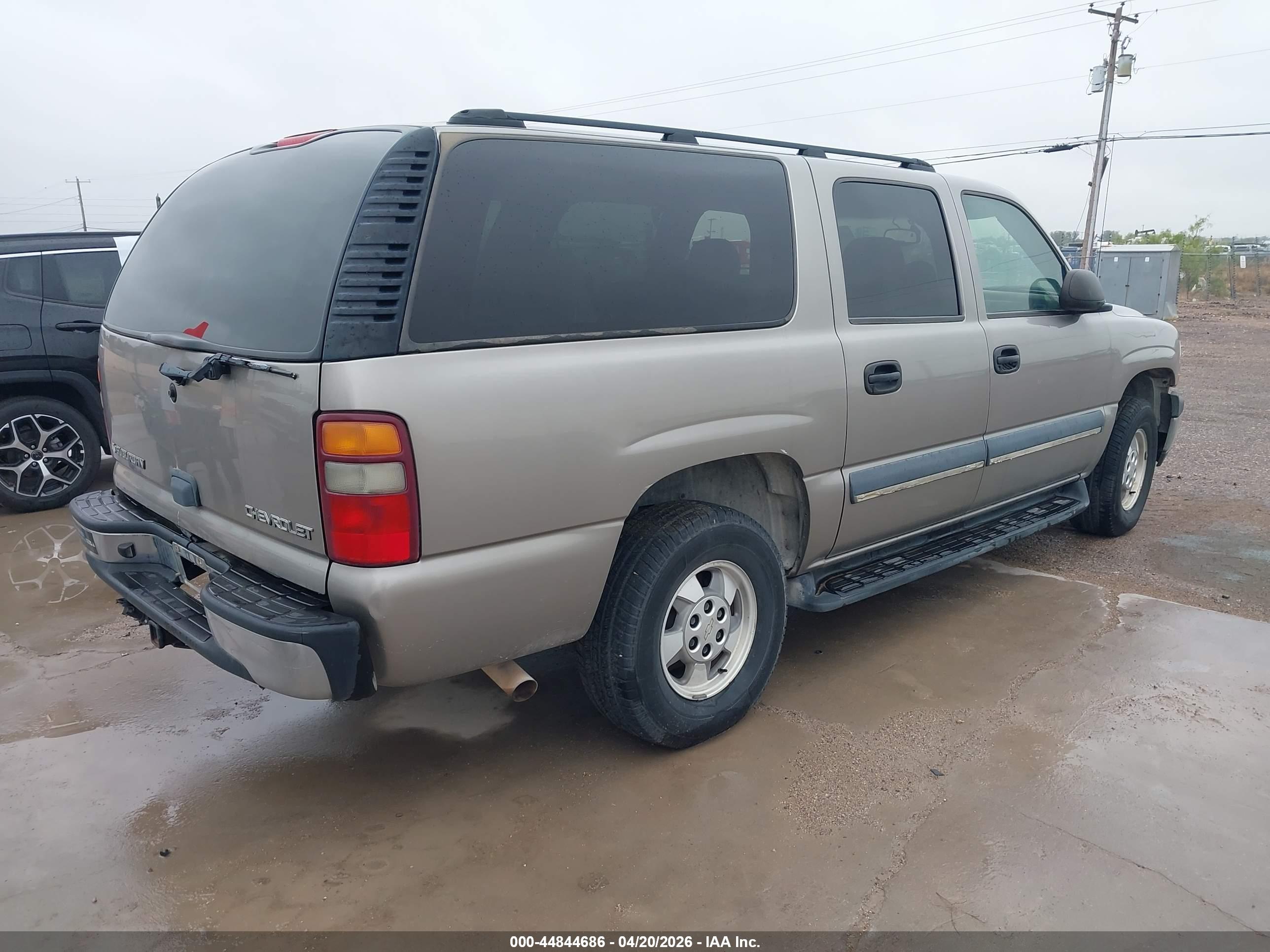 CHEVROLET SUBURBAN image 4
