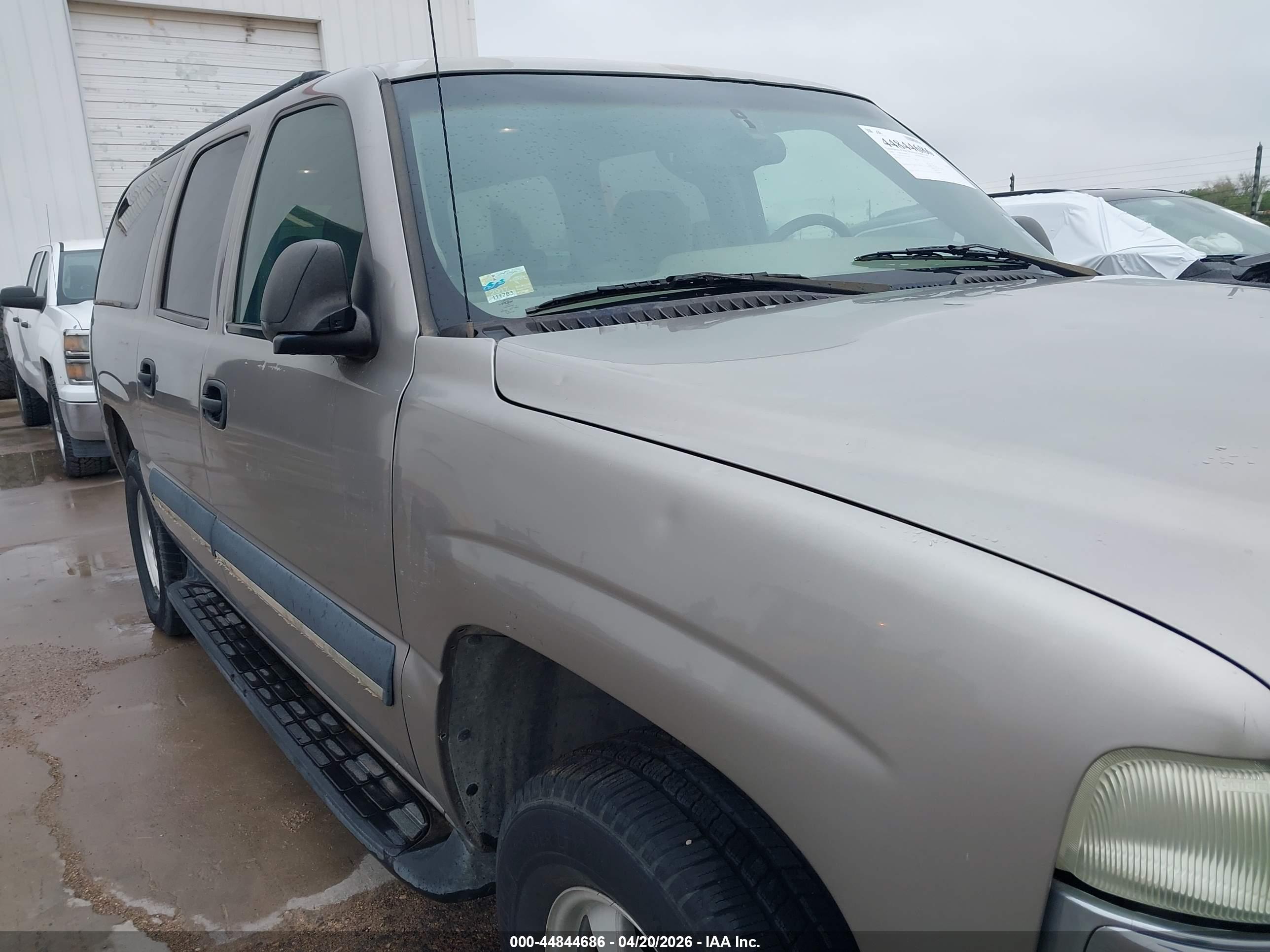 CHEVROLET SUBURBAN image 6