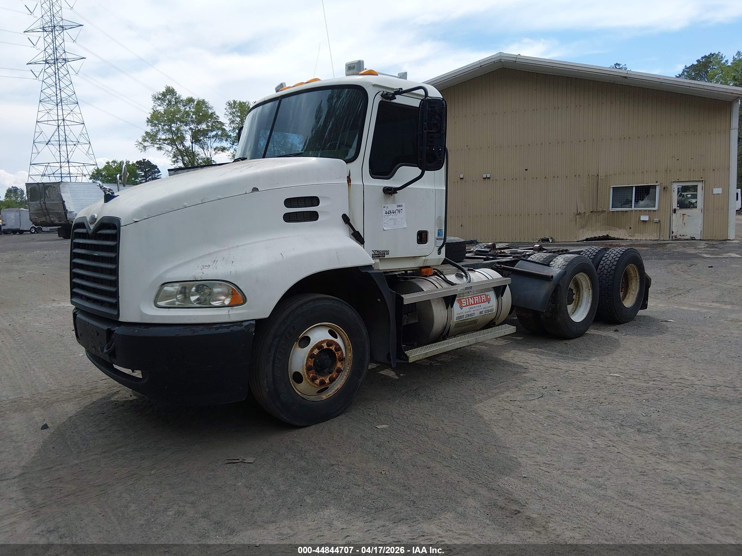 MACK 600 image 2