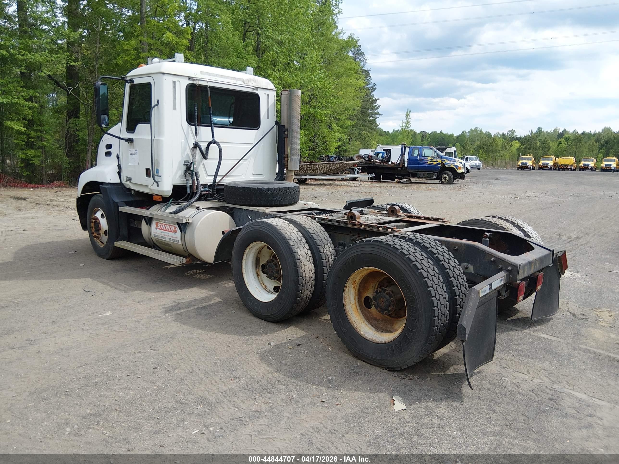MACK 600 image 3