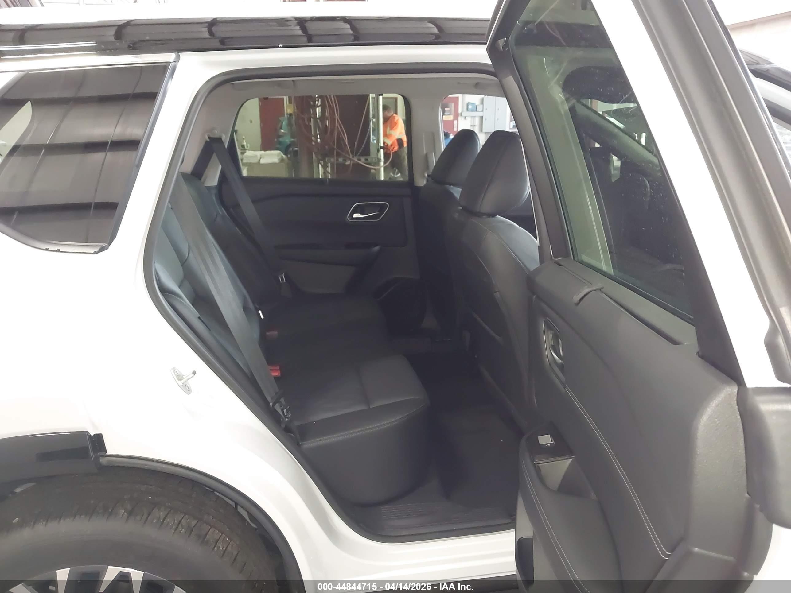 NISSAN ROGUE image 8