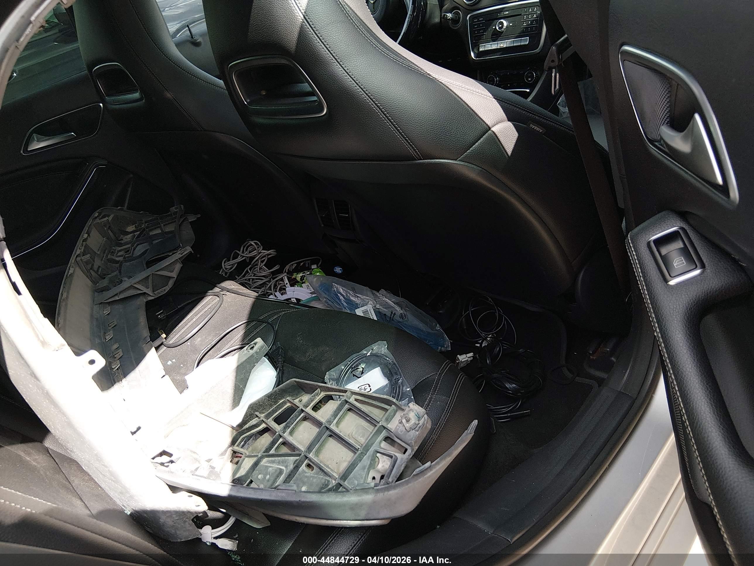 MERCEDES-BENZ CLA image 8