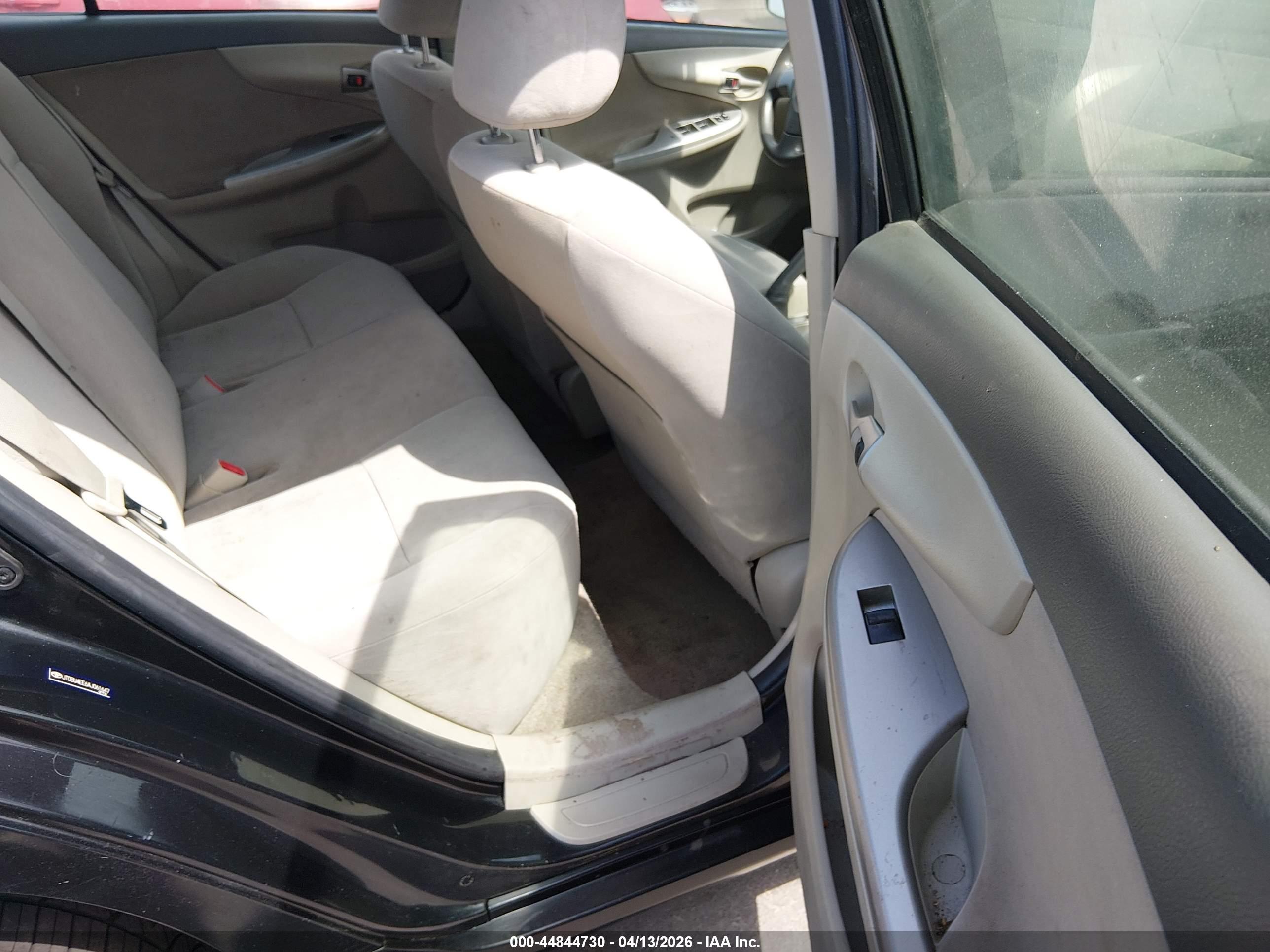TOYOTA COROLLA image 8