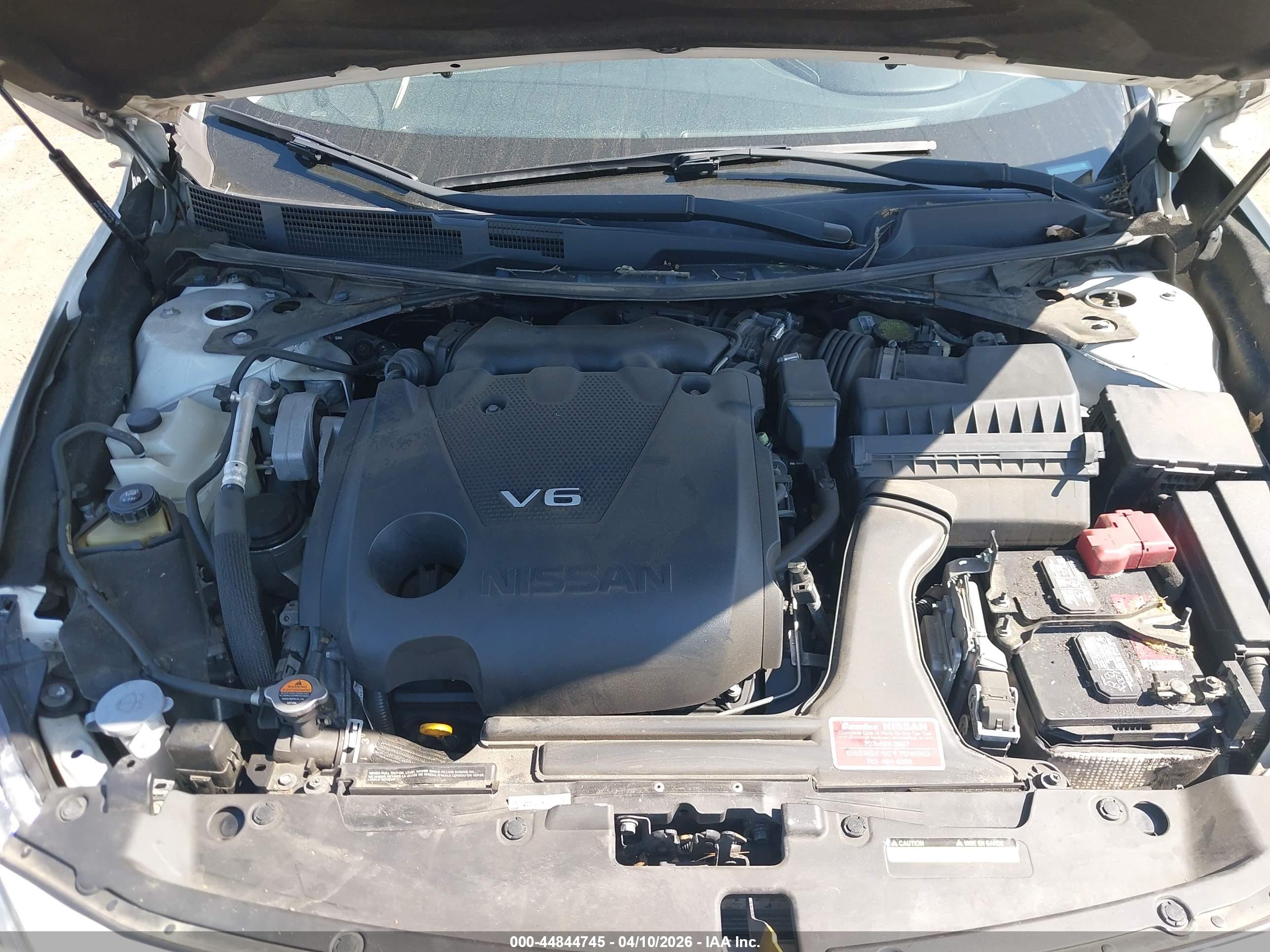NISSAN MAXIMA image 10