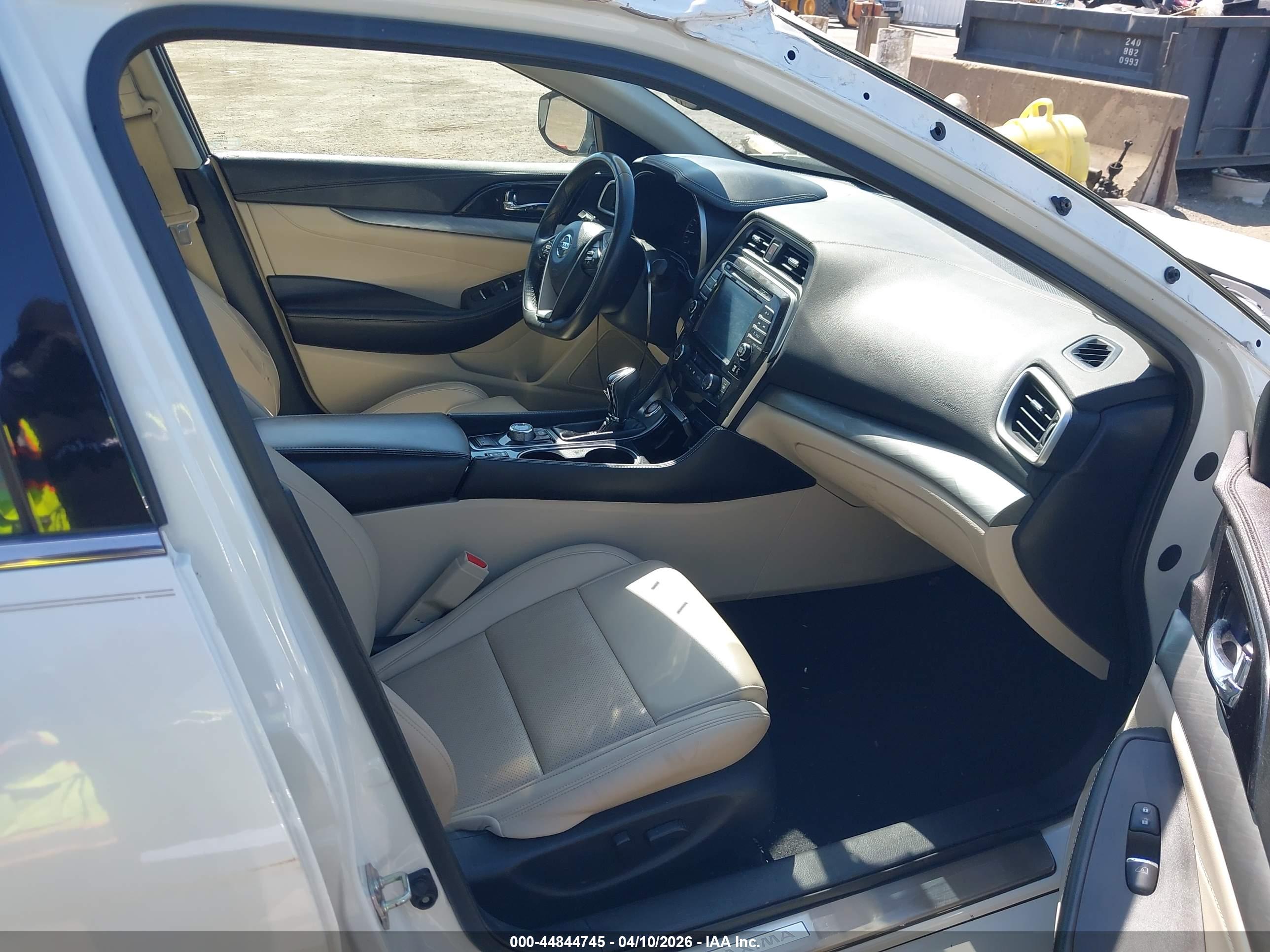 NISSAN MAXIMA image 5