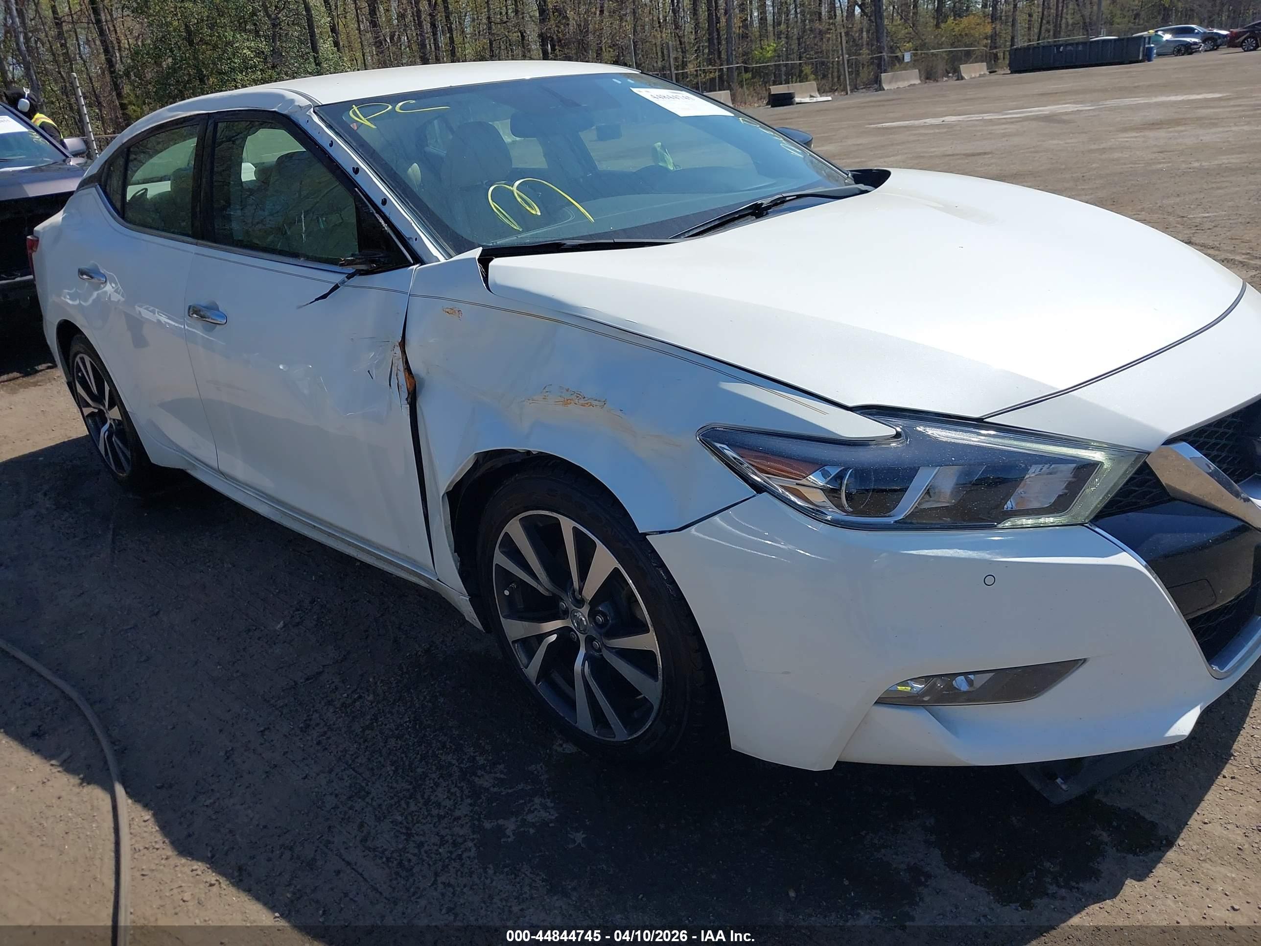 NISSAN MAXIMA image 6