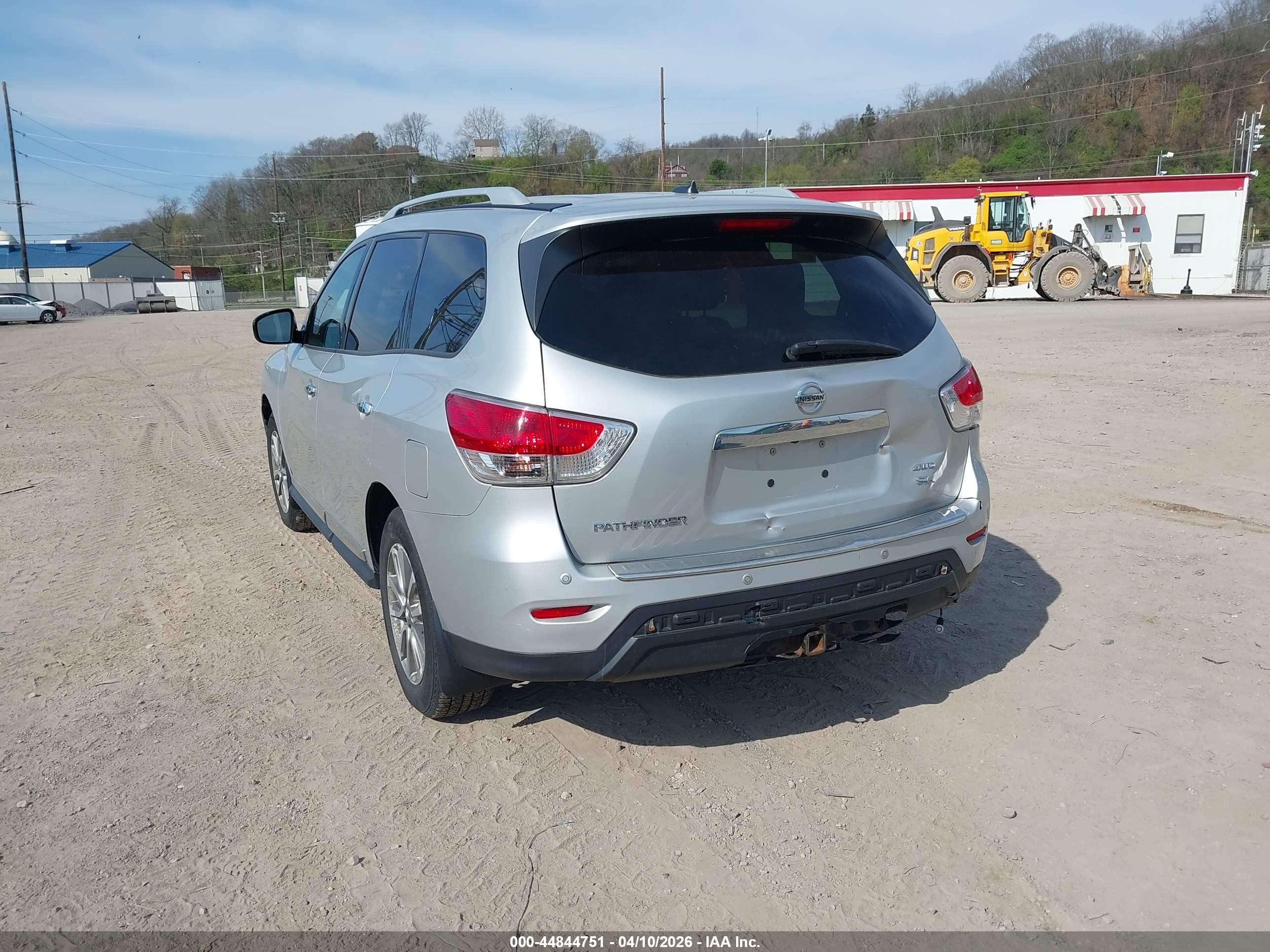 NISSAN PATHFINDER image 3