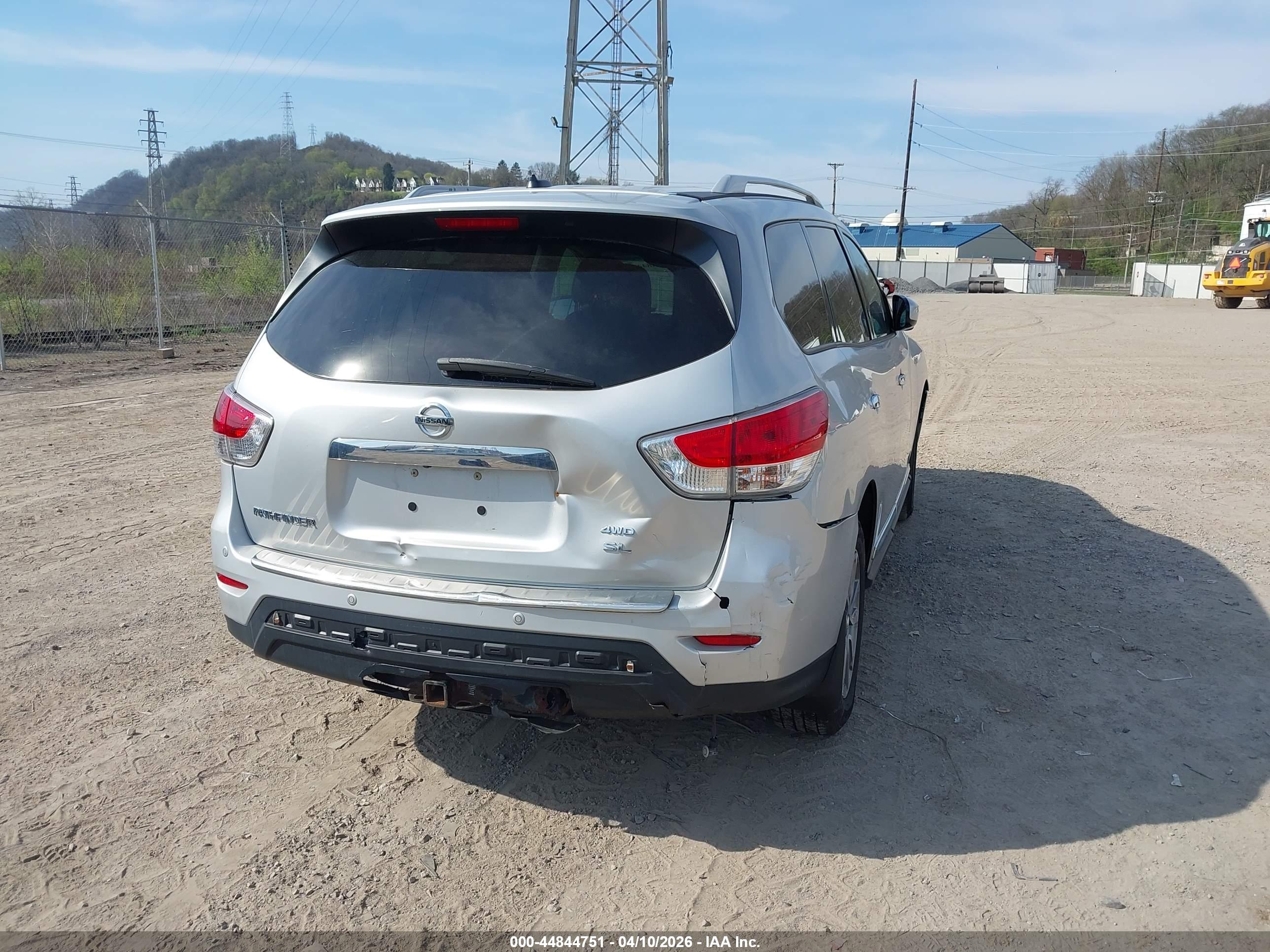 NISSAN PATHFINDER image 4