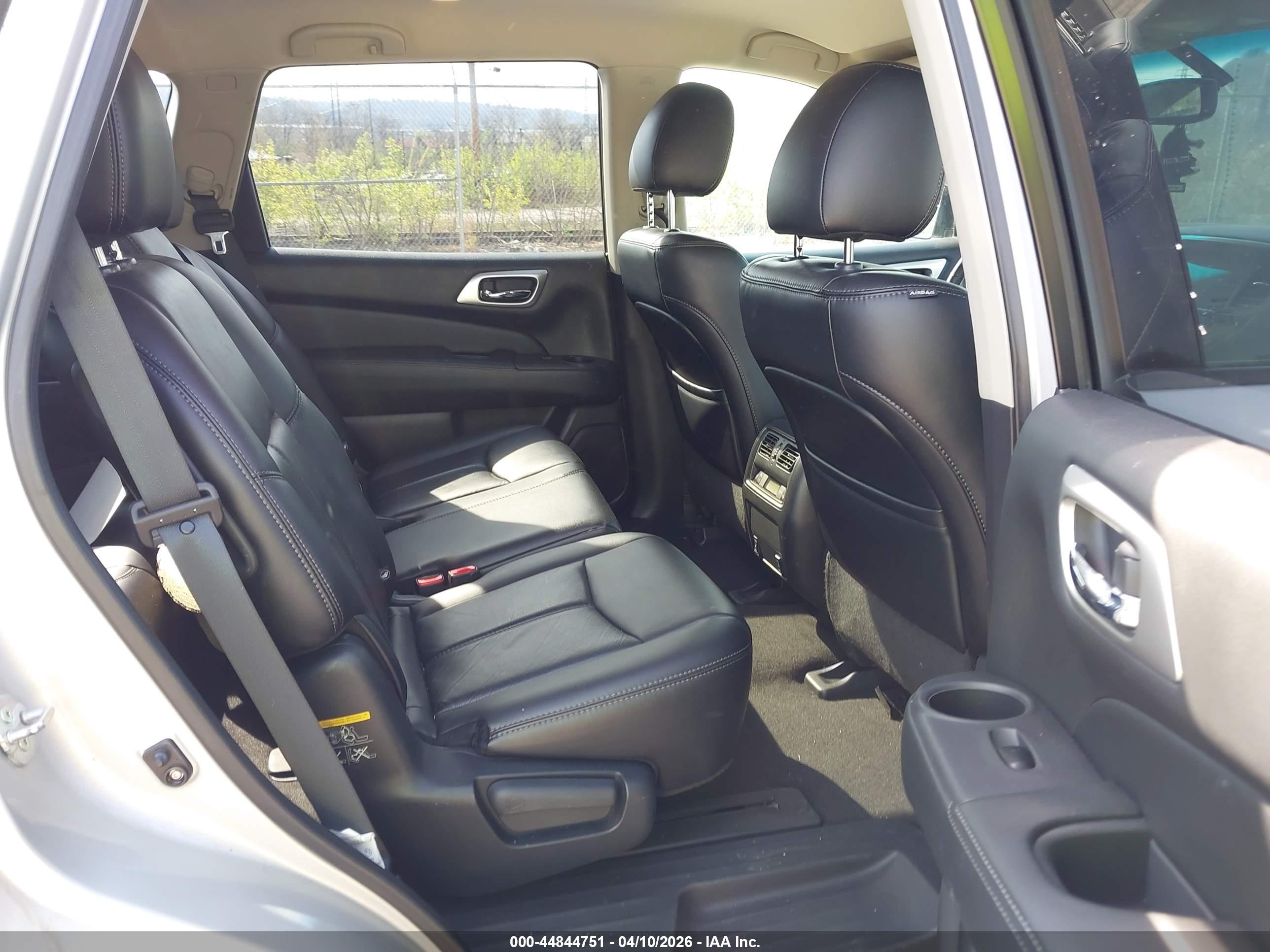 NISSAN PATHFINDER image 8