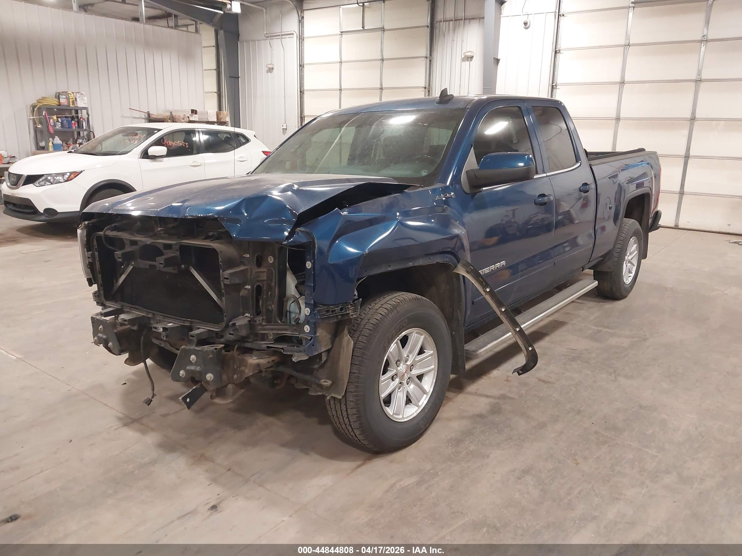 GMC SIERRA image 2