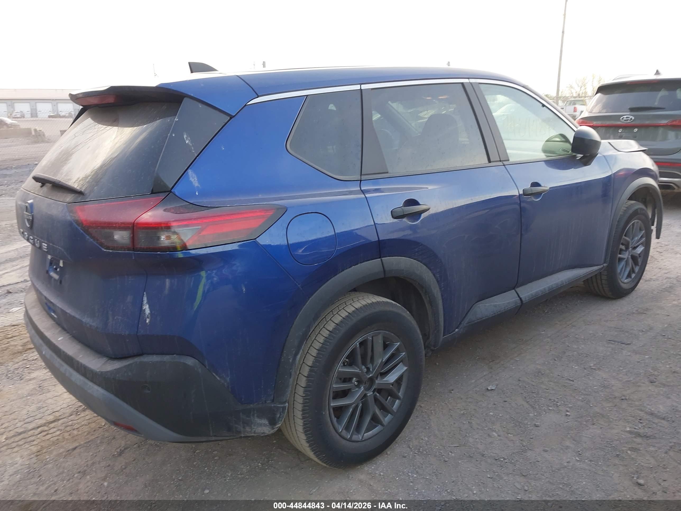 NISSAN ROGUE image 4
