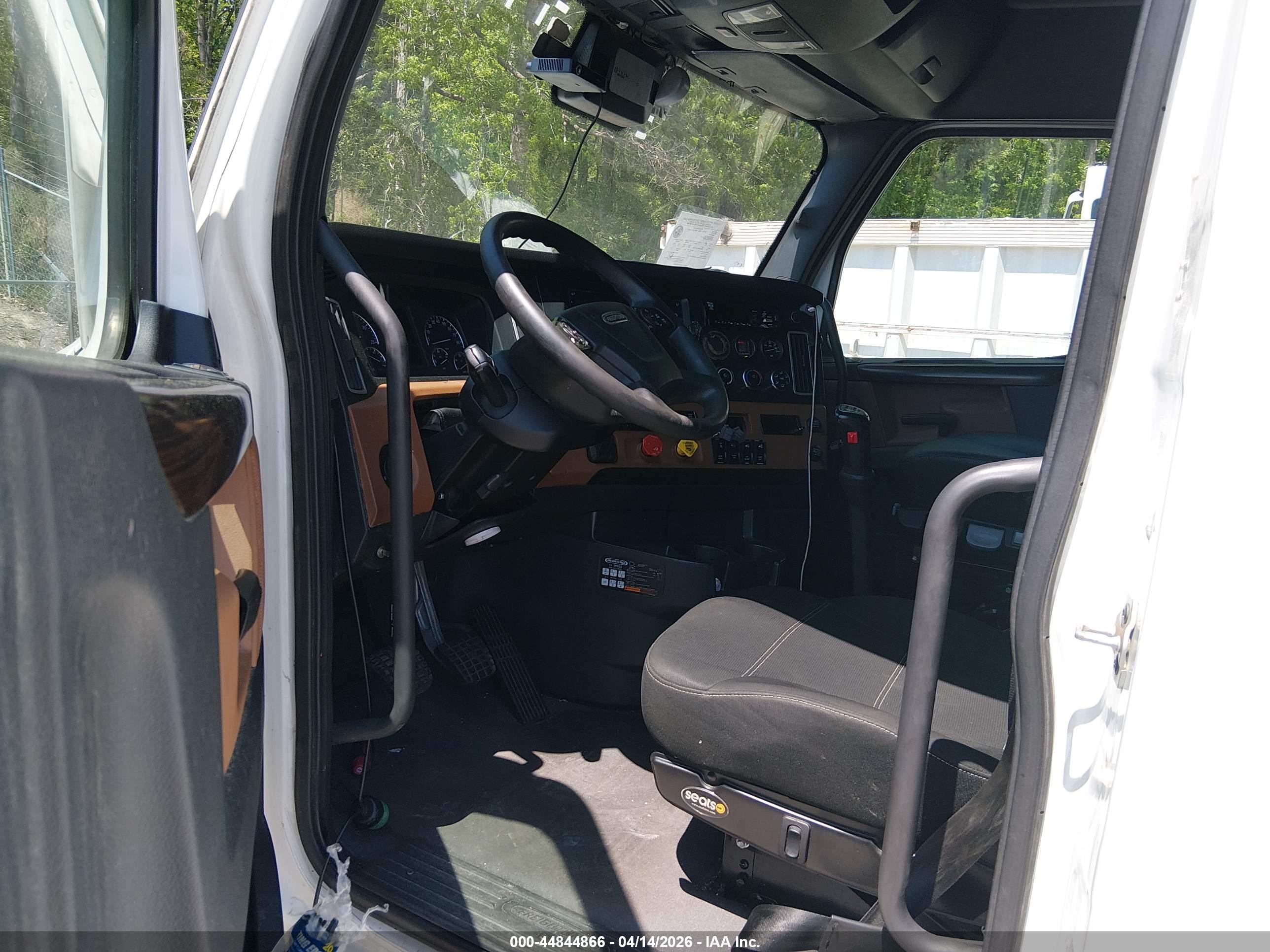 FREIGHTLINER NEW image 8