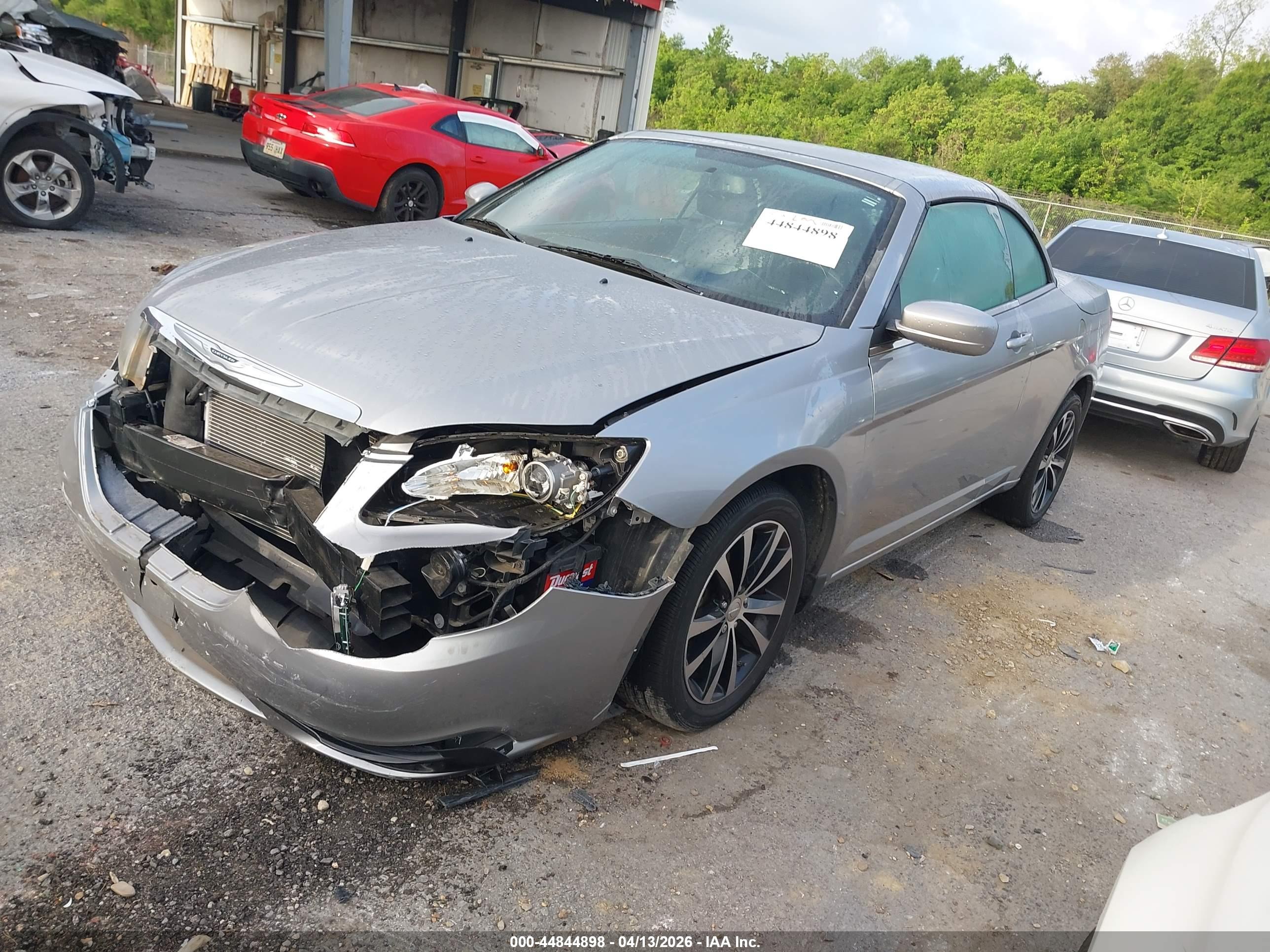 CHRYSLER 200 image 2