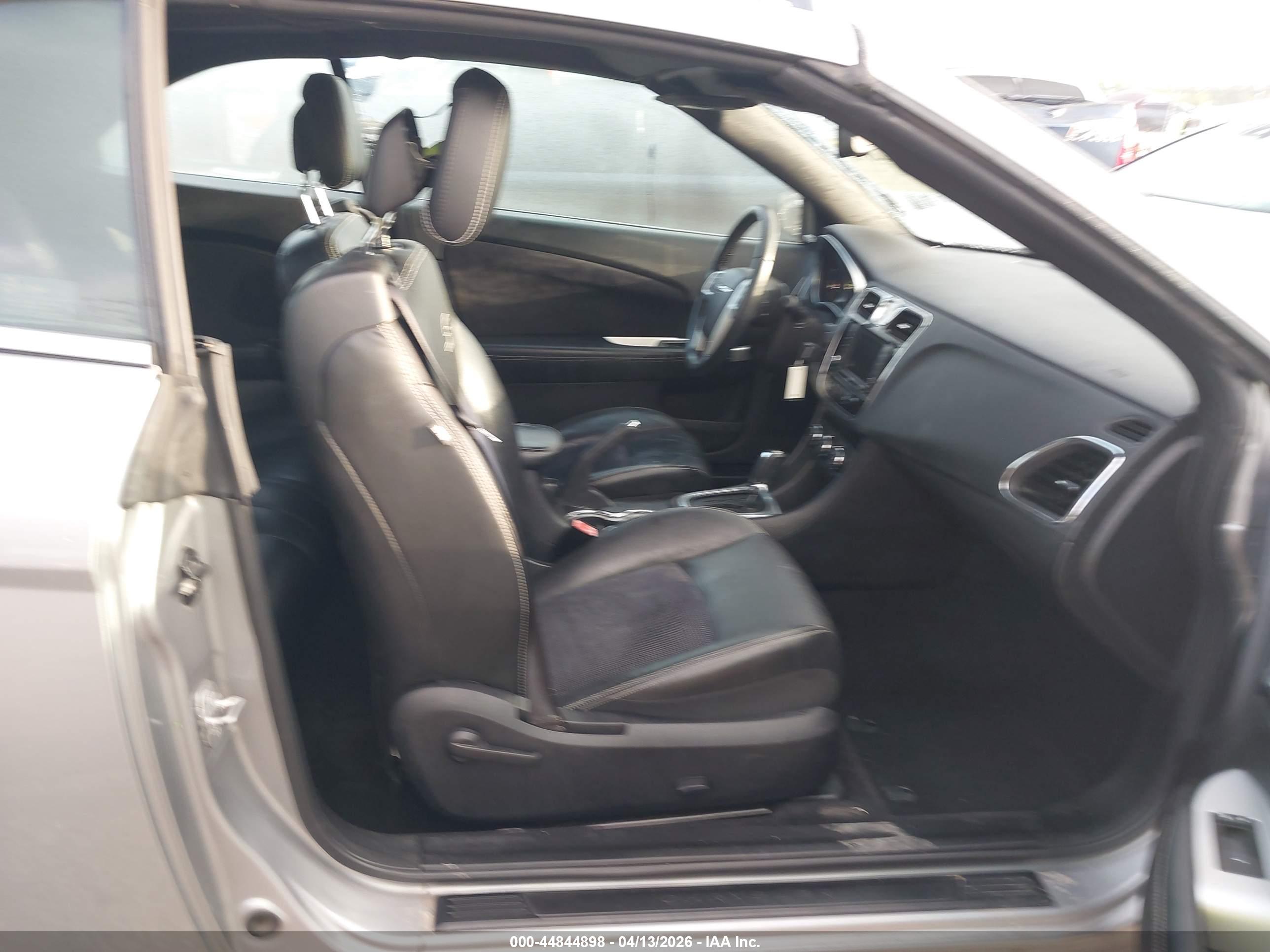 CHRYSLER 200 image 5
