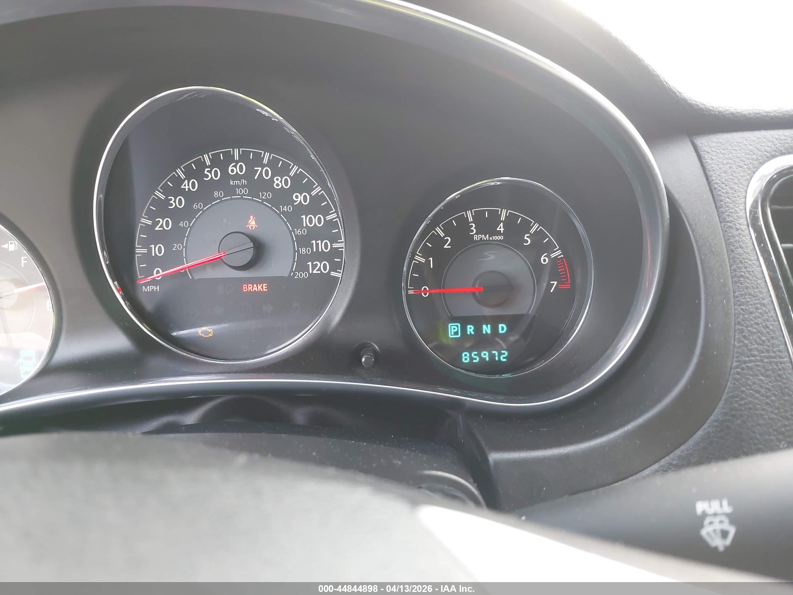 CHRYSLER 200 image 7