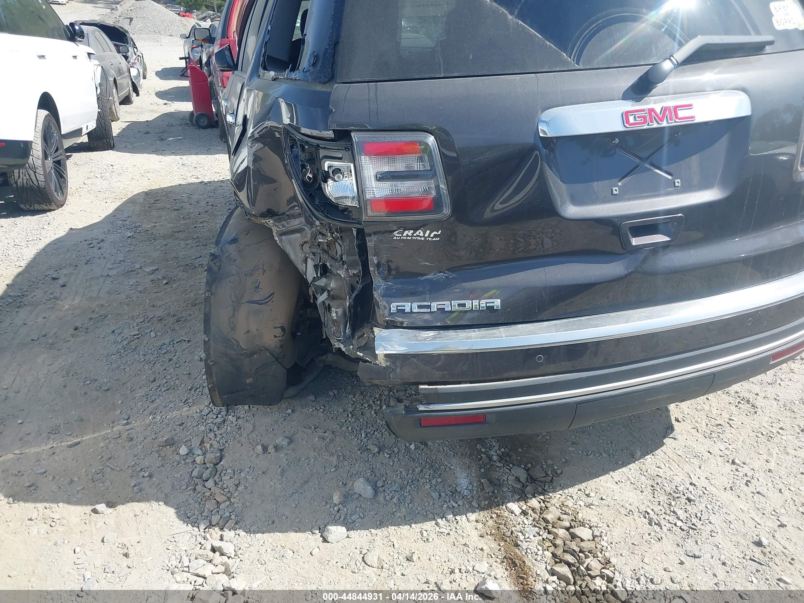 GMC ACADIA image 6