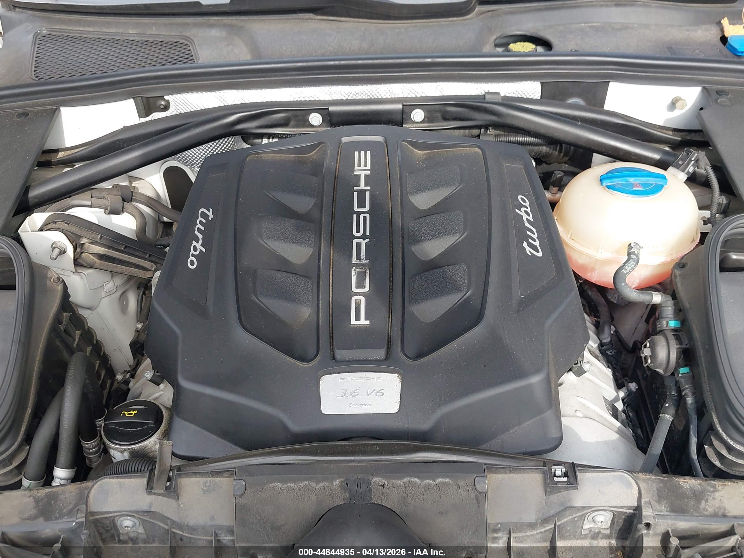 PORSCHE MACAN image 10