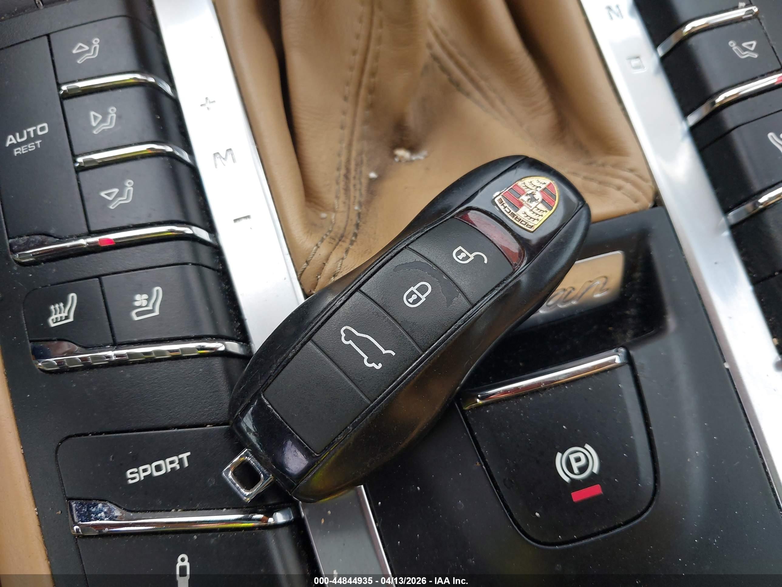 PORSCHE MACAN image 11
