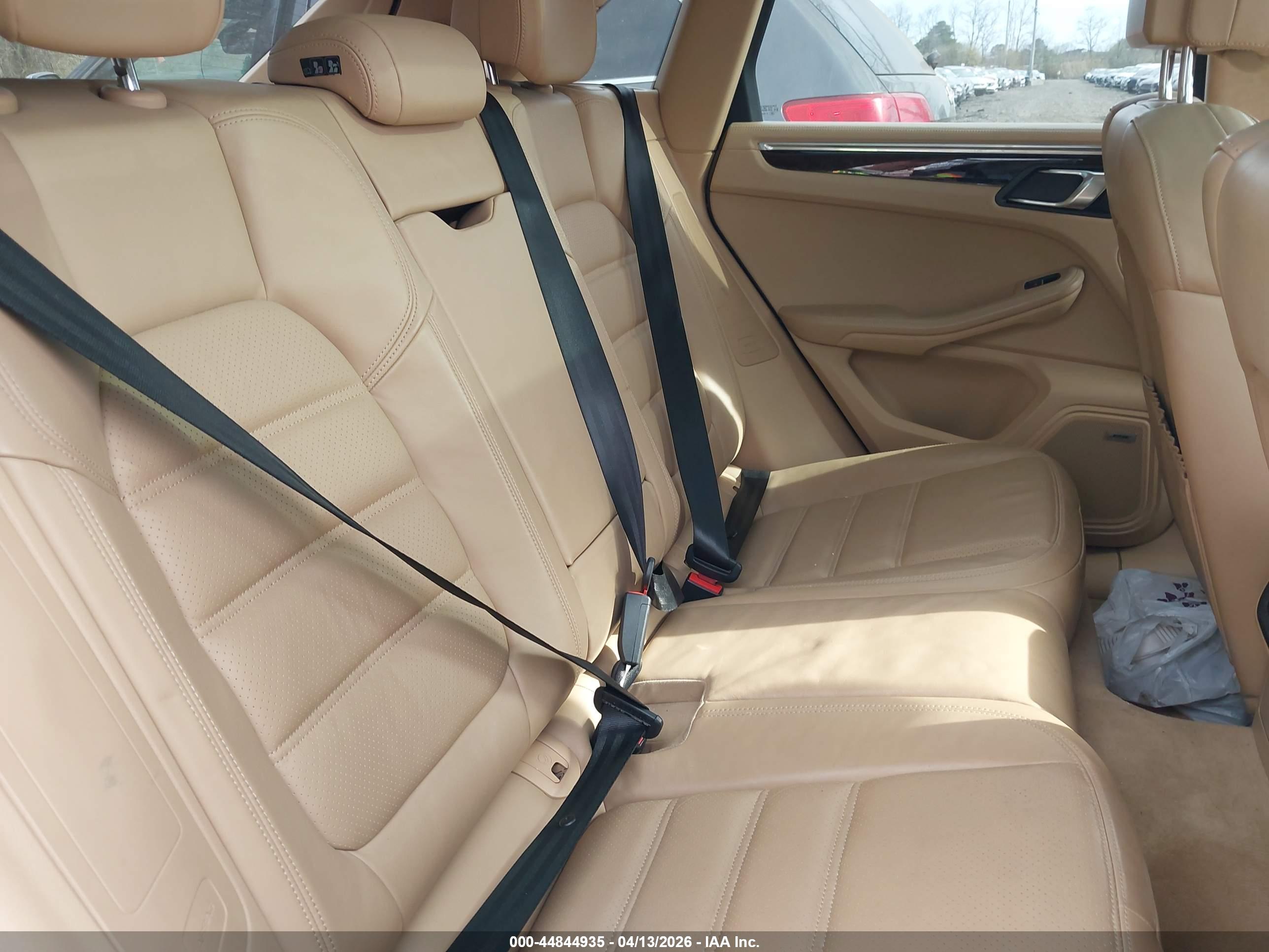 PORSCHE MACAN image 8