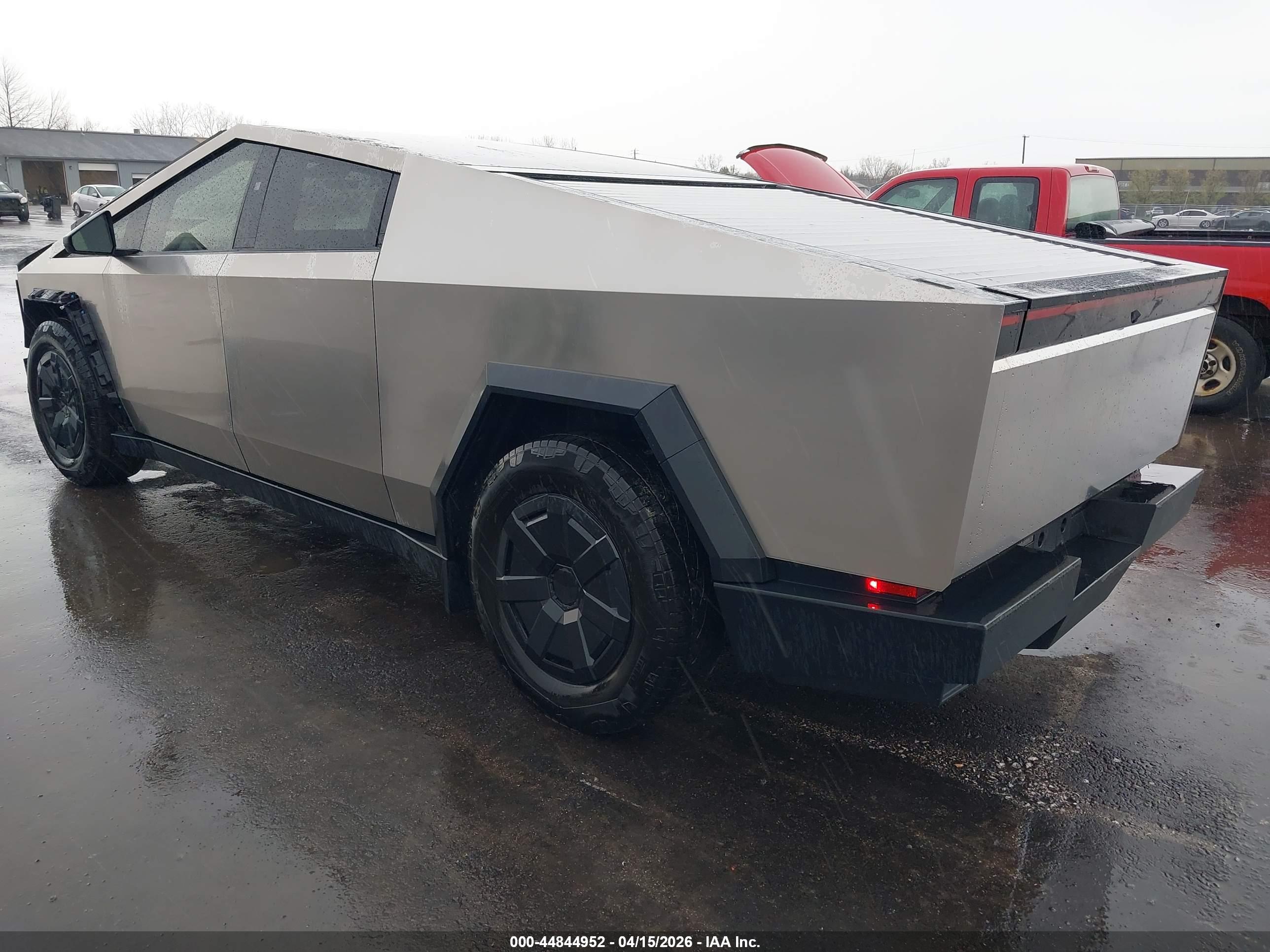 TESLA CYBERTRUCK image 3