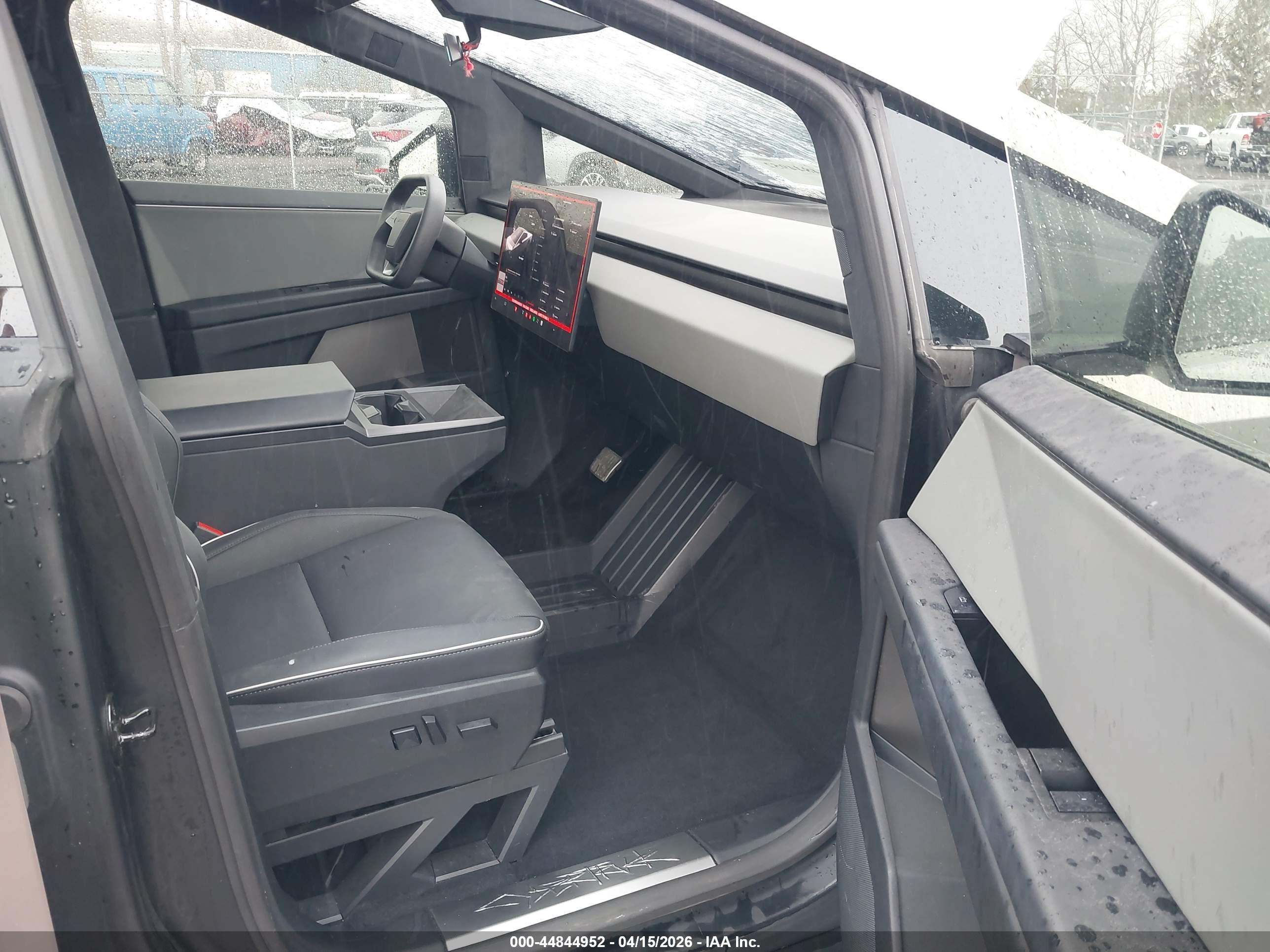 TESLA CYBERTRUCK image 5