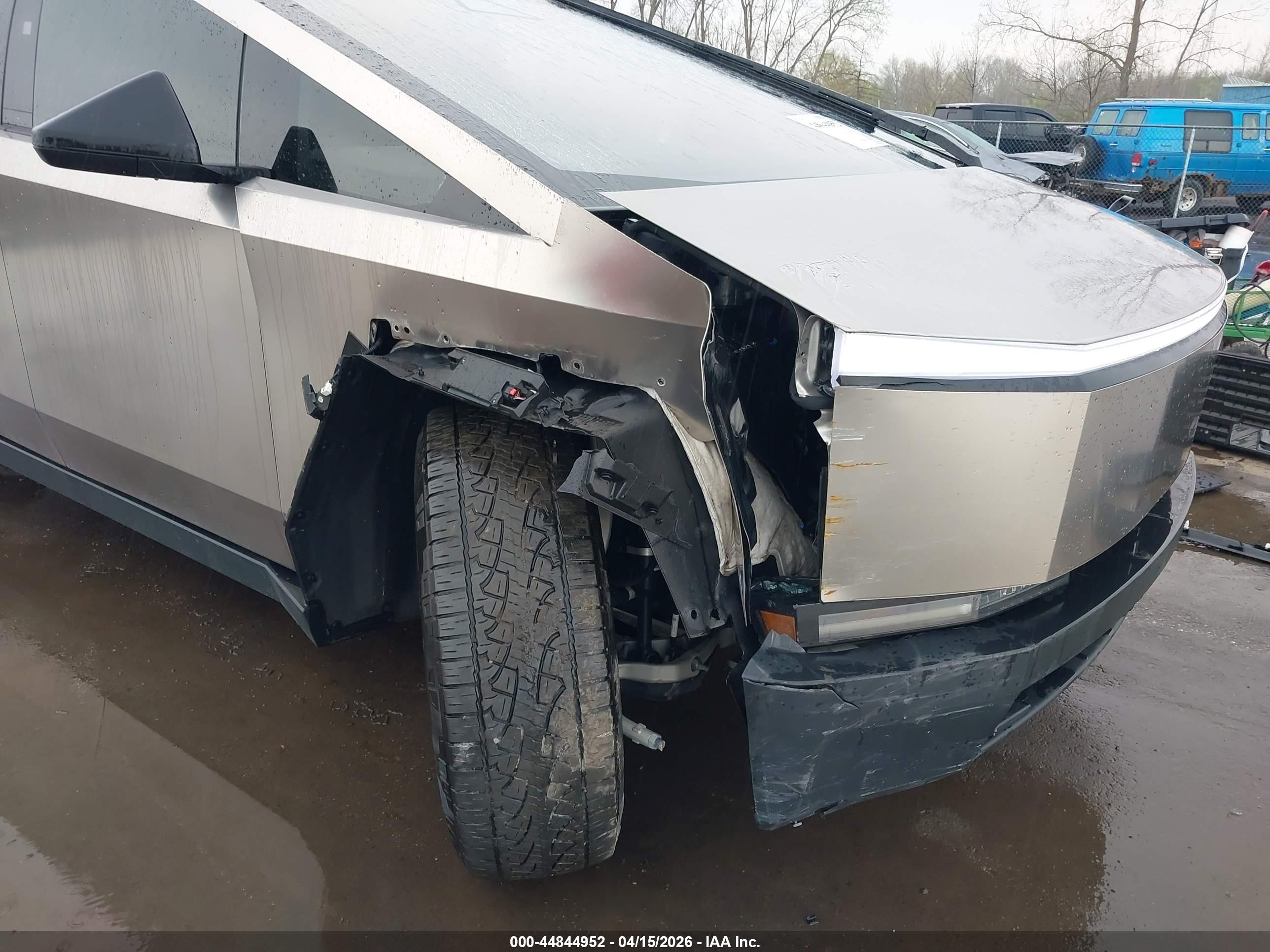 TESLA CYBERTRUCK image 6
