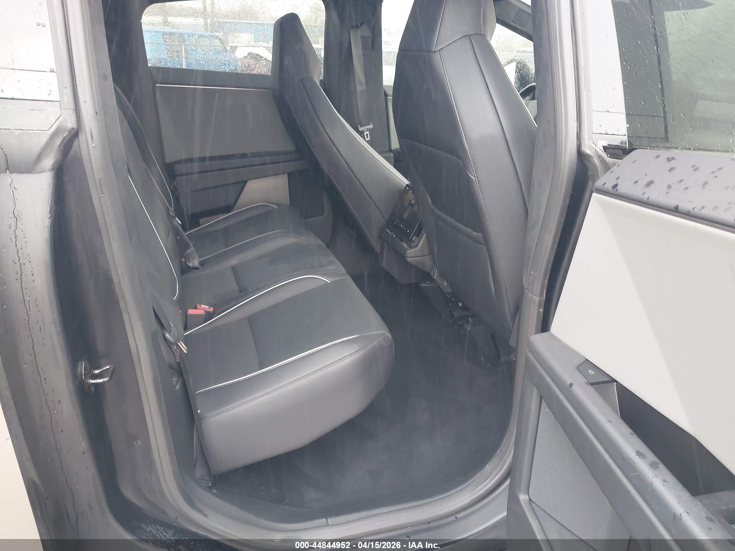 TESLA CYBERTRUCK image 8