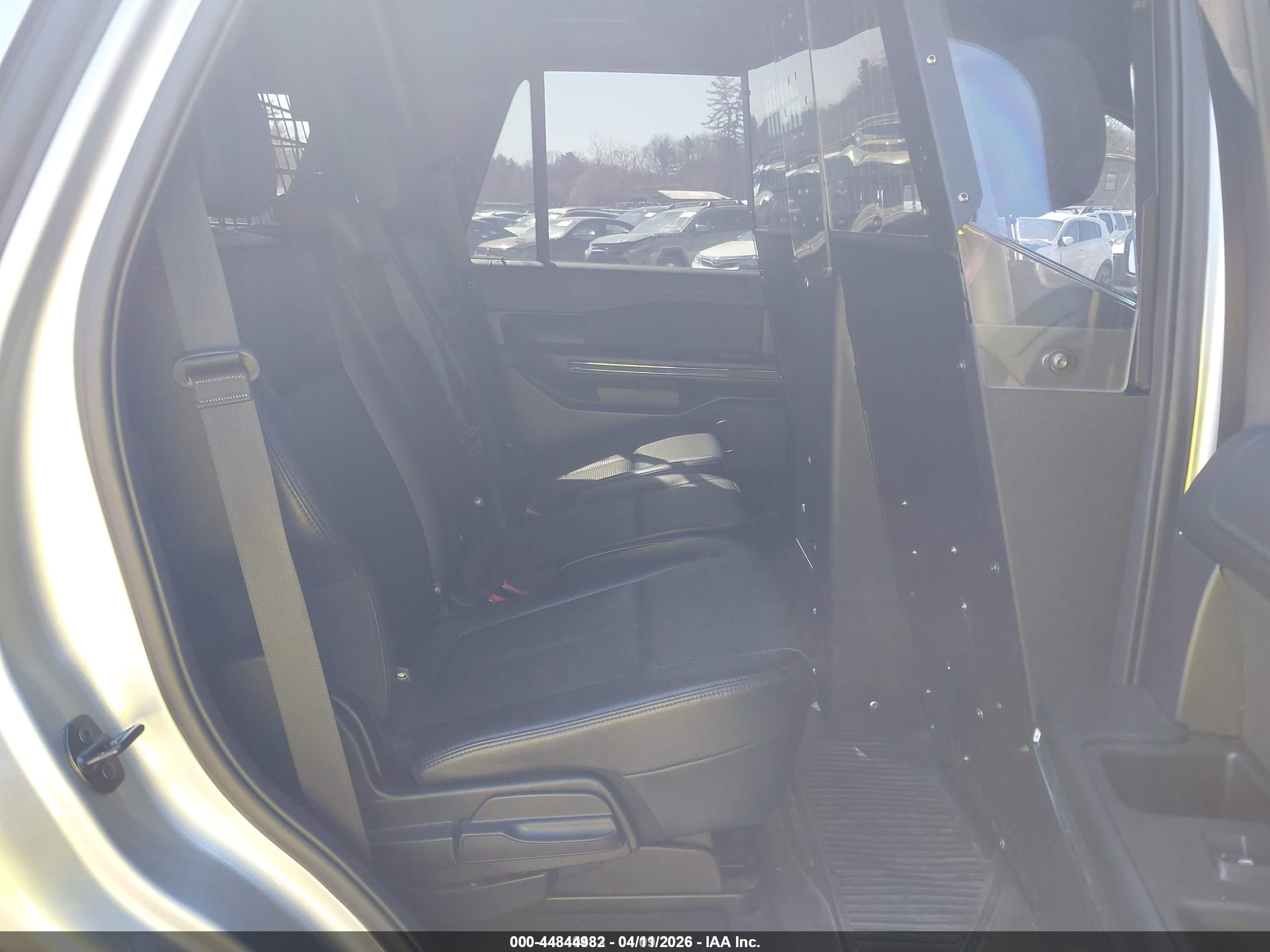 FORD EXPEDITION image 8