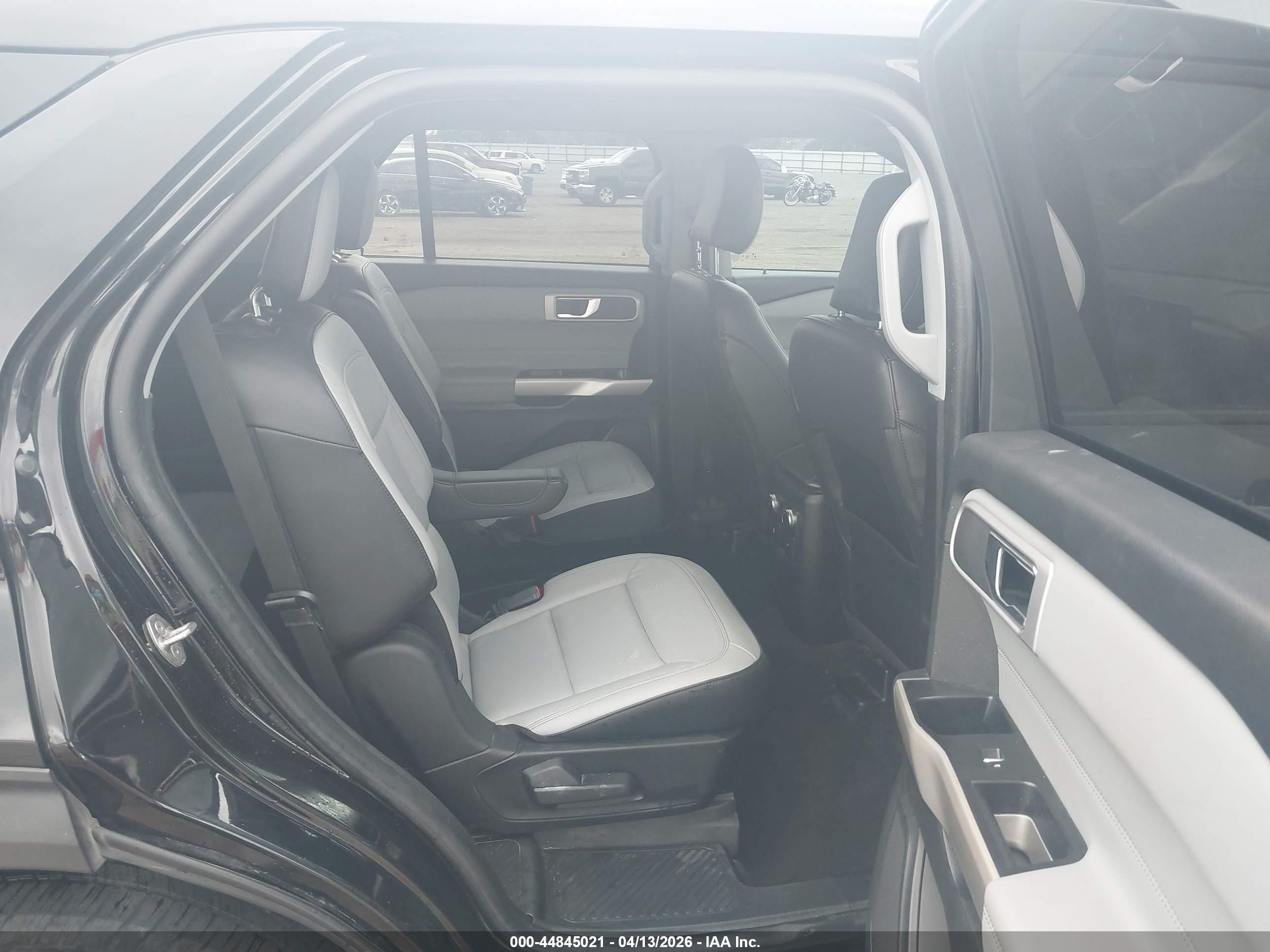 FORD EXPLORER image 8