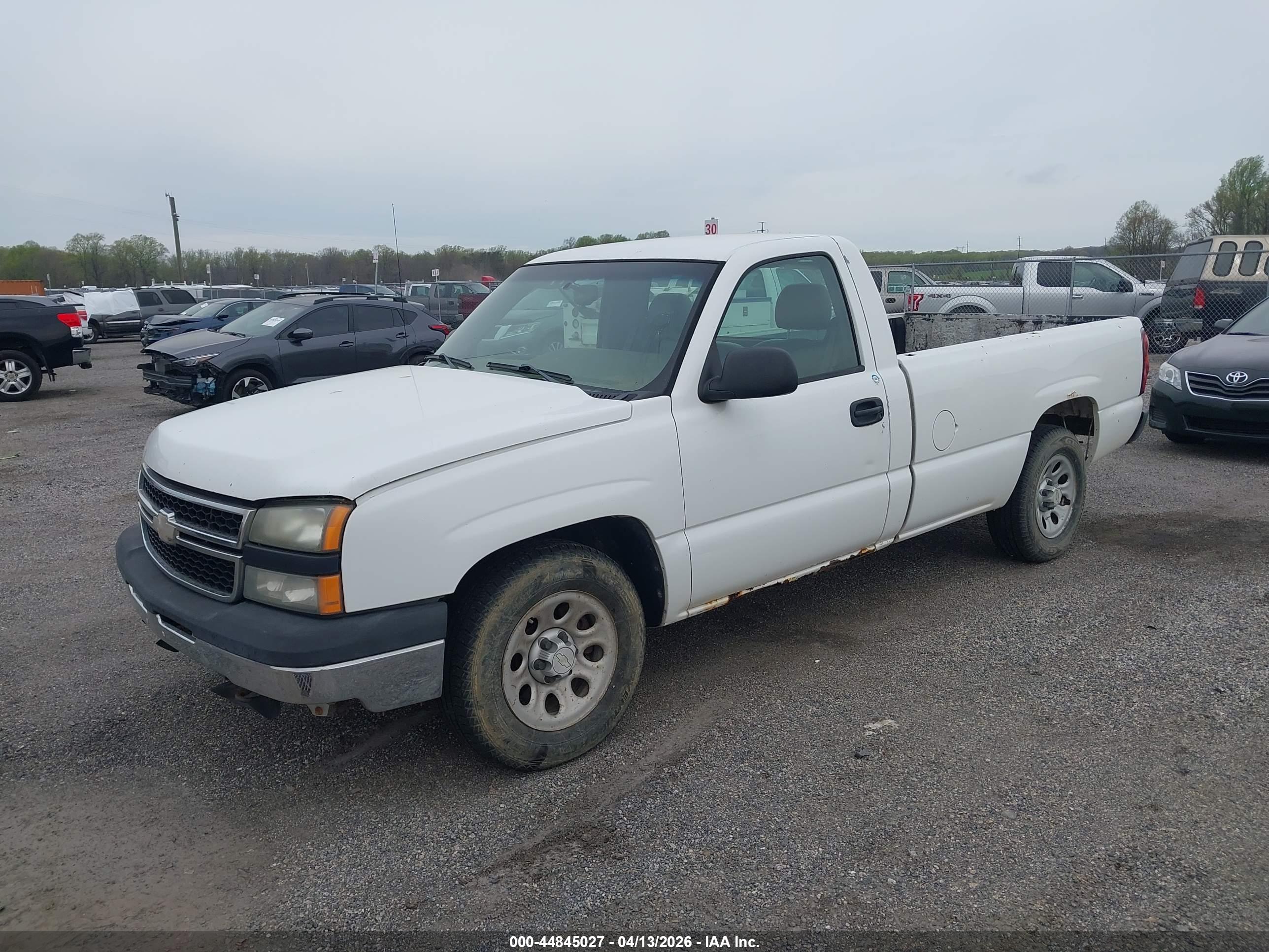 CHEVROLET SILVERADO image 2
