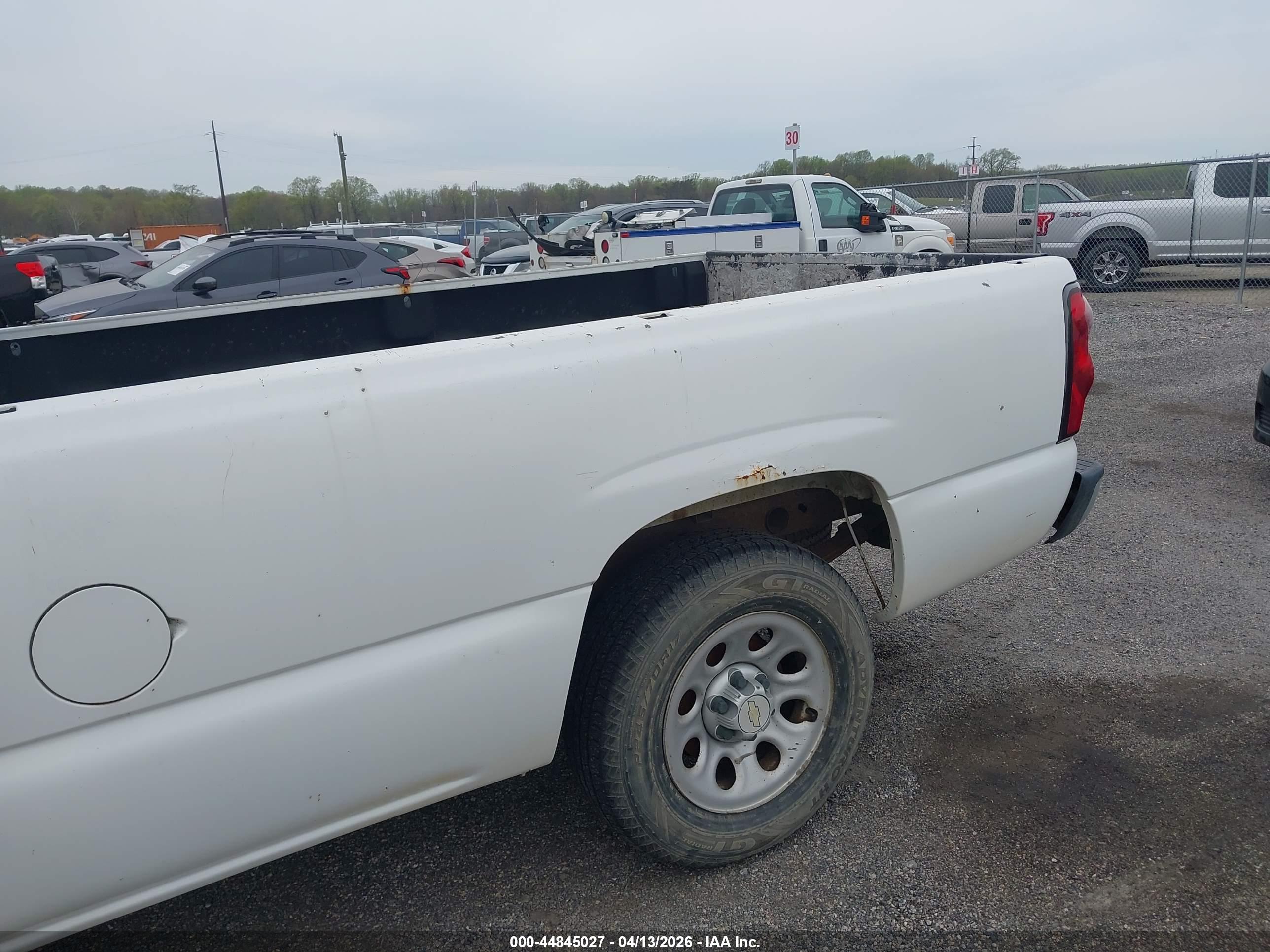 CHEVROLET SILVERADO image 6