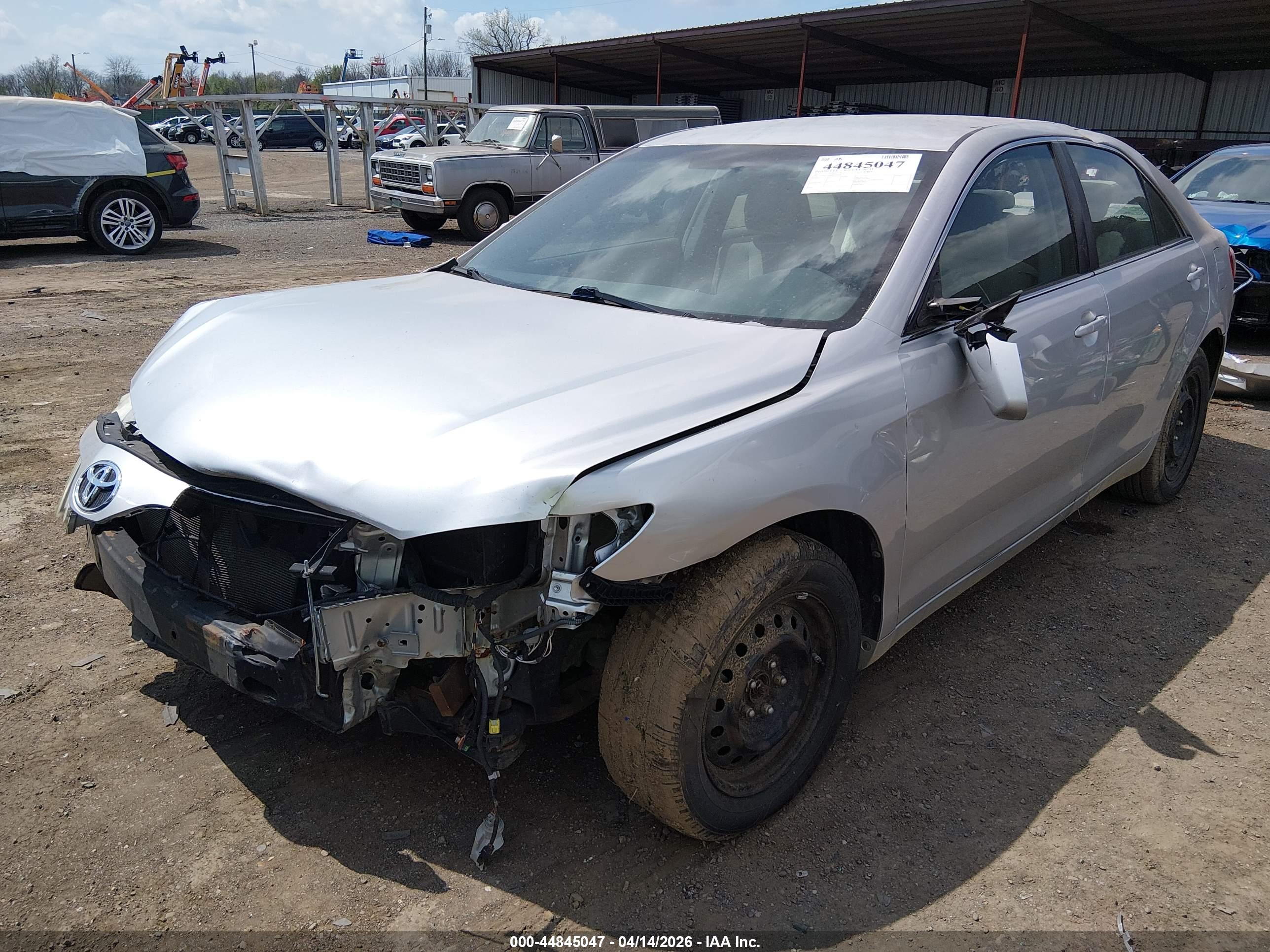 TOYOTA CAMRY image 2