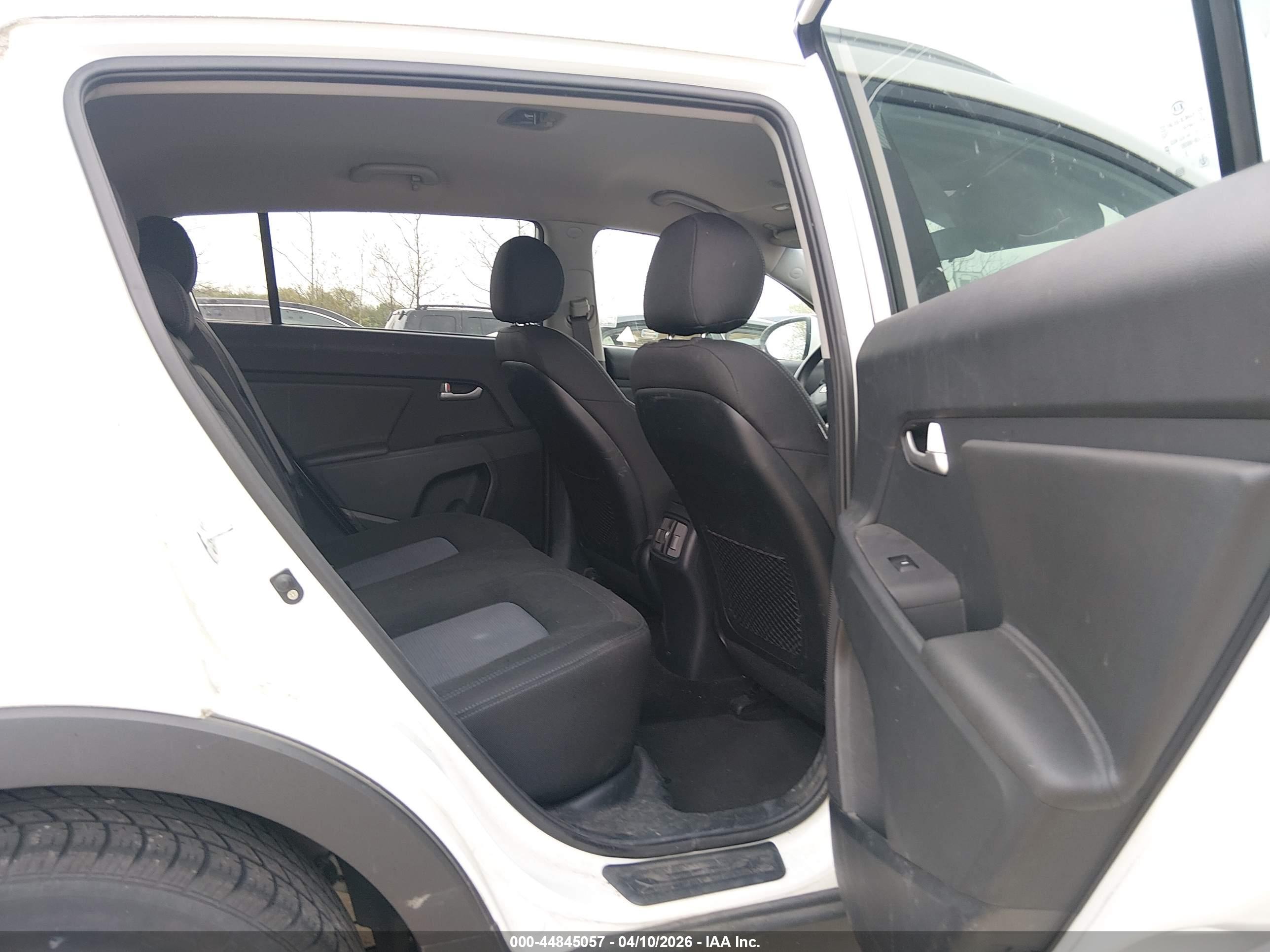 KIA SPORTAGE image 8