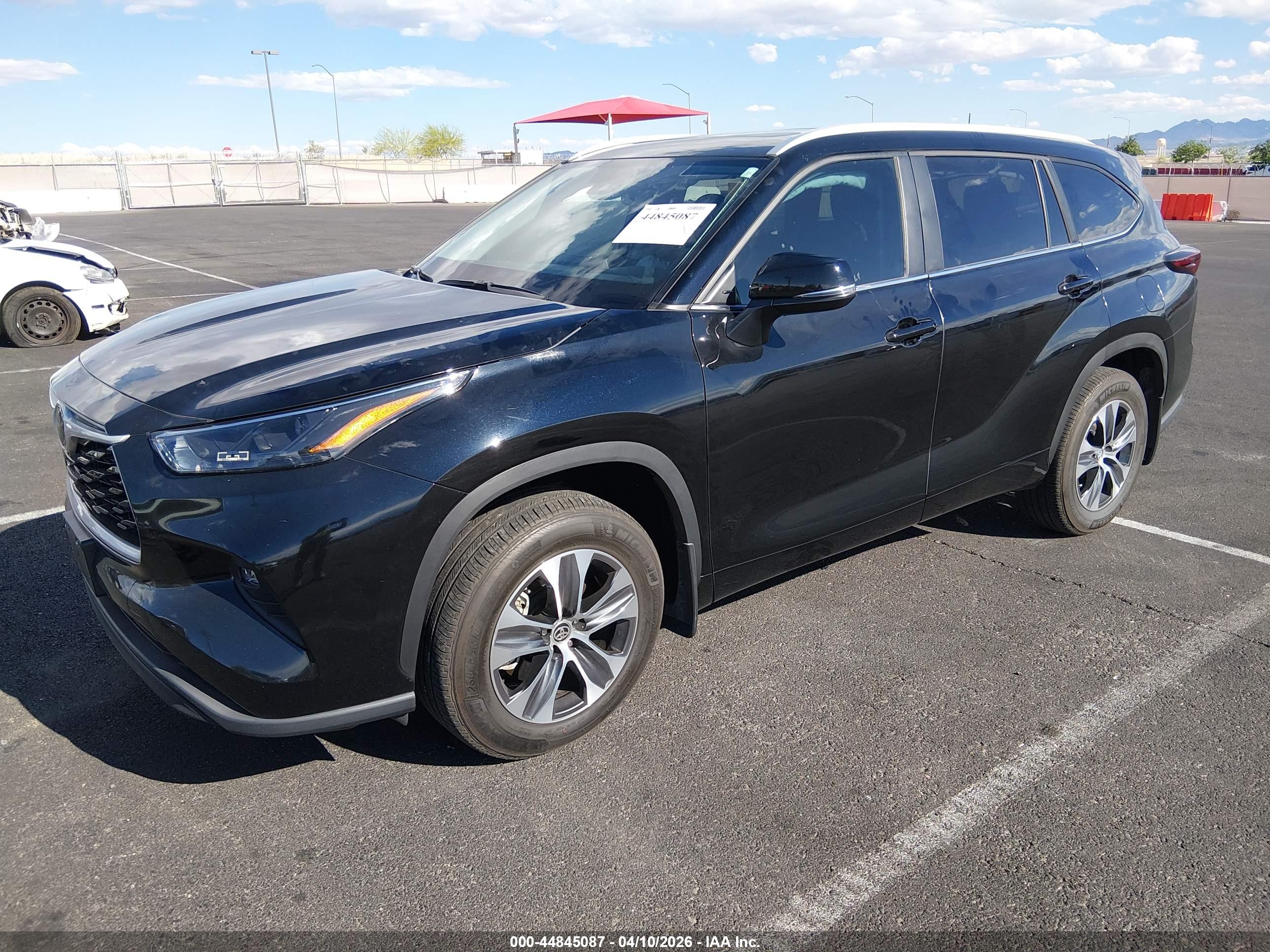 TOYOTA HIGHLANDER image 2