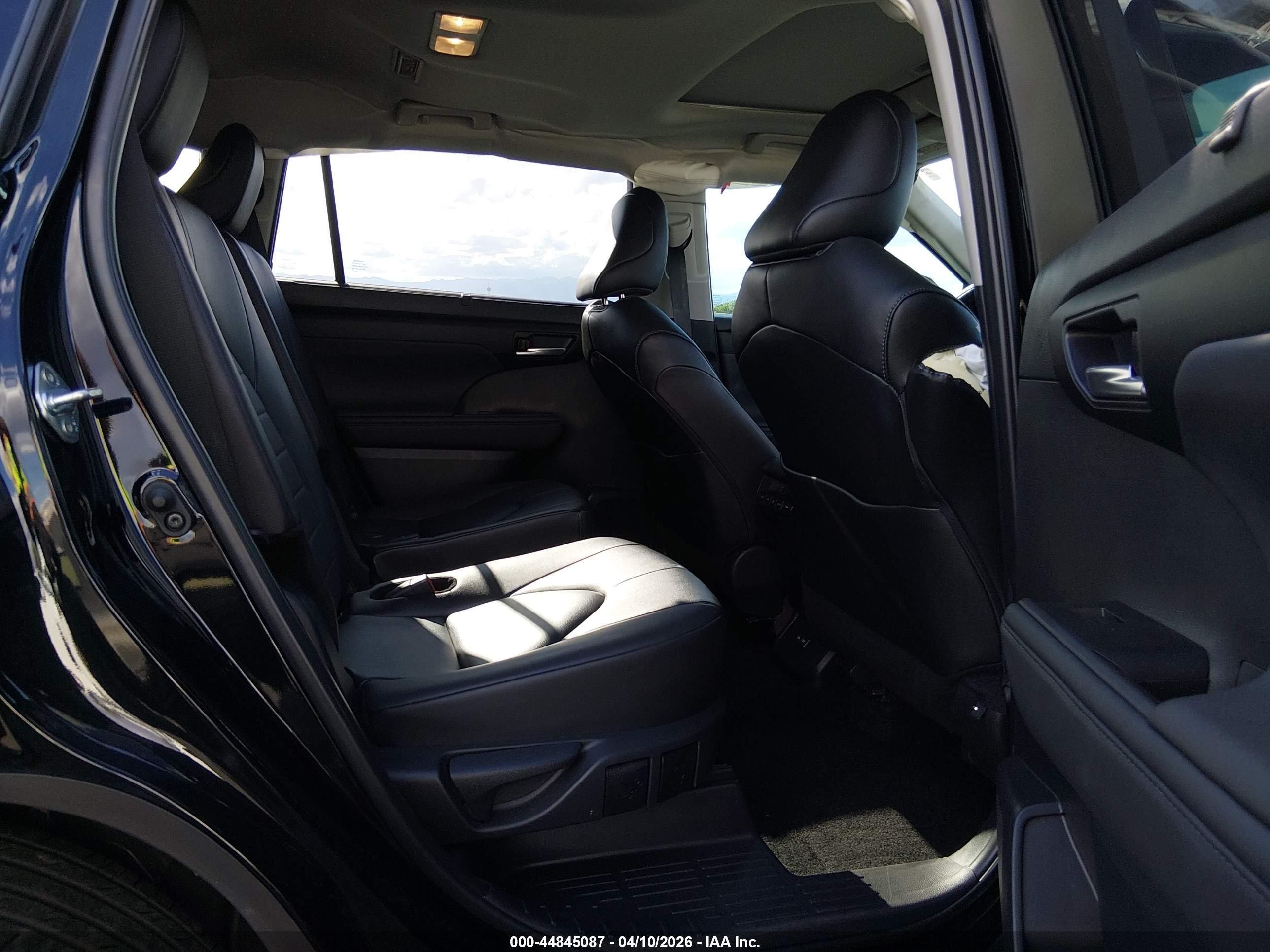 TOYOTA HIGHLANDER image 8