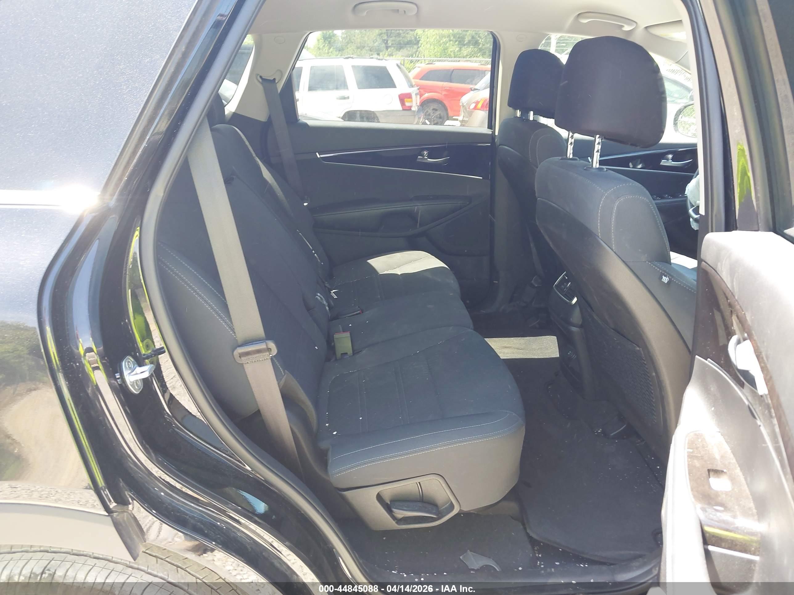 KIA SORENTO image 8