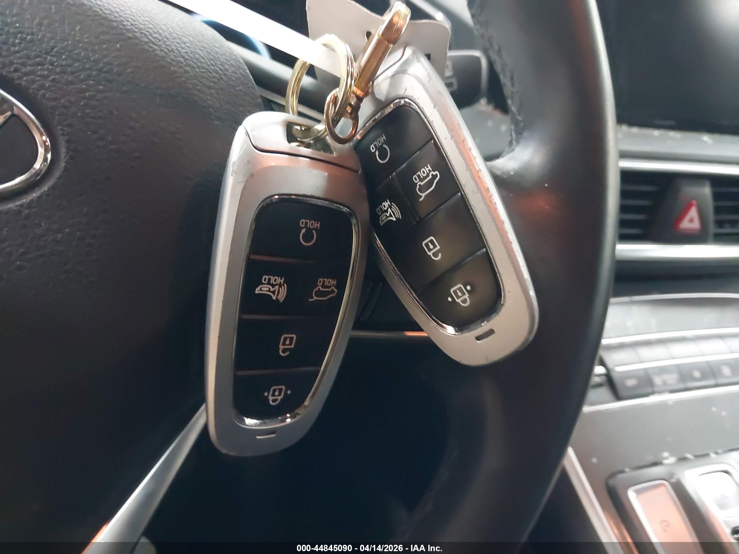 HYUNDAI SANTA image 11