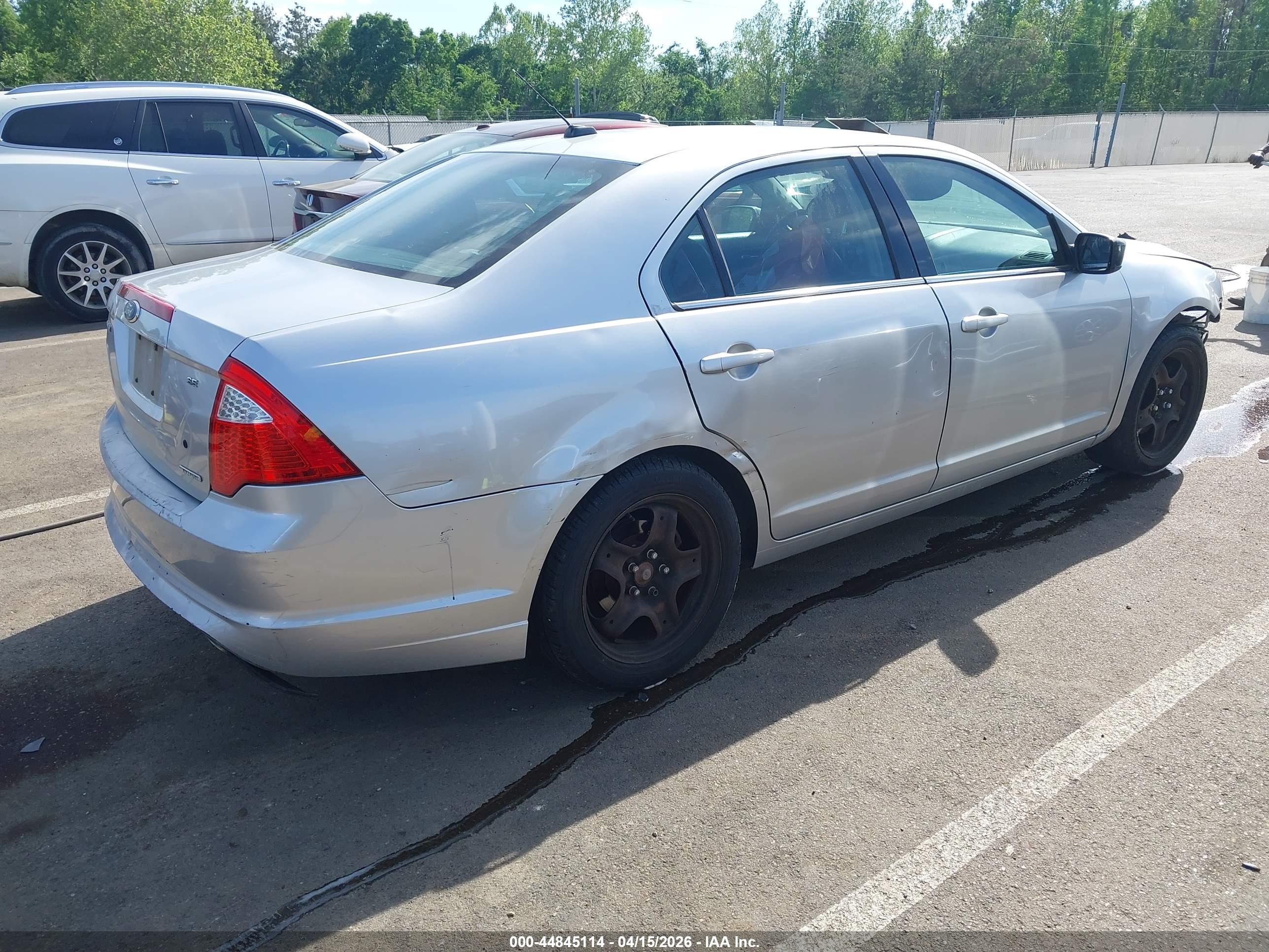 FORD FUSION image 4