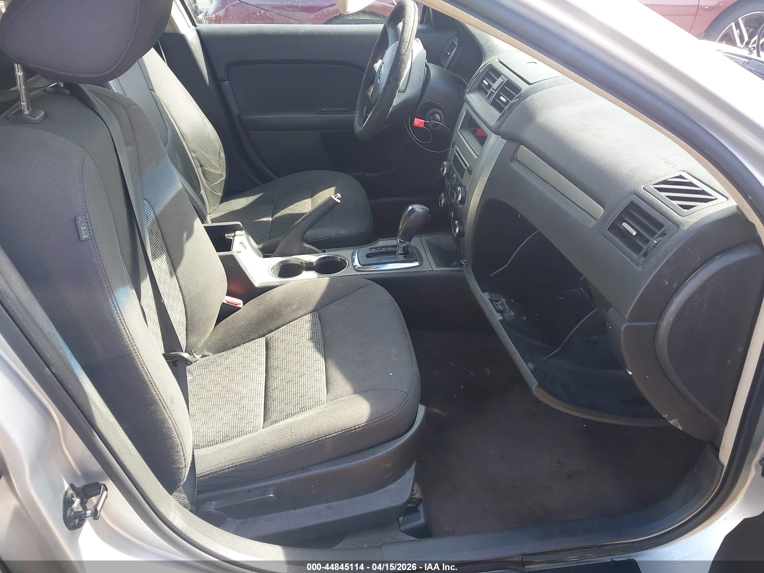 FORD FUSION image 5