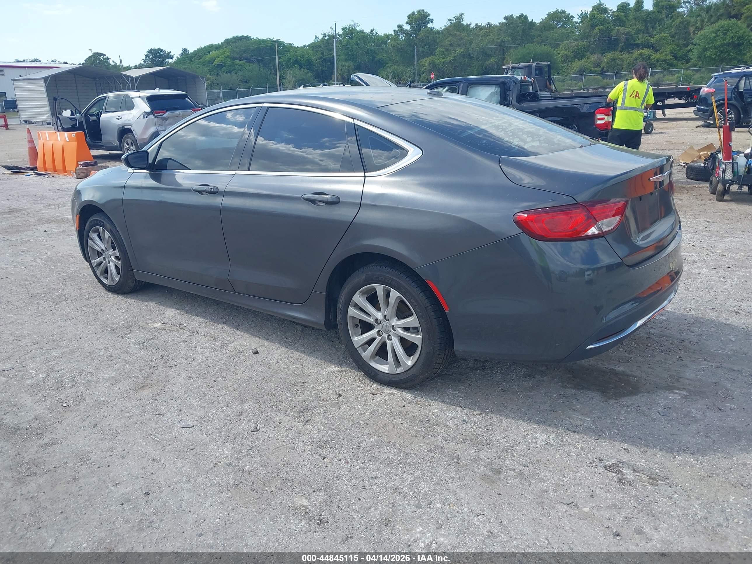 CHRYSLER 200 image 3