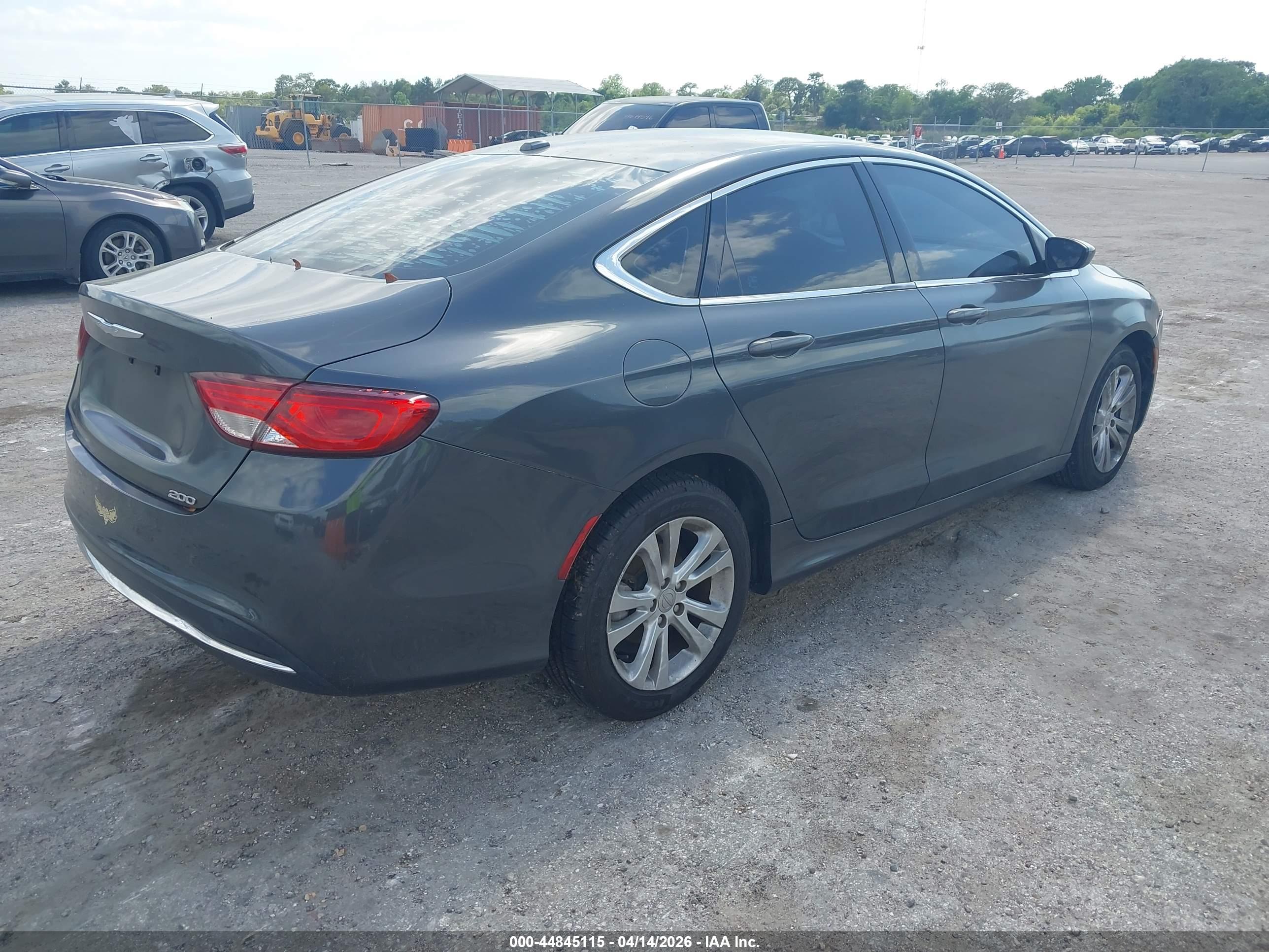 CHRYSLER 200 image 4